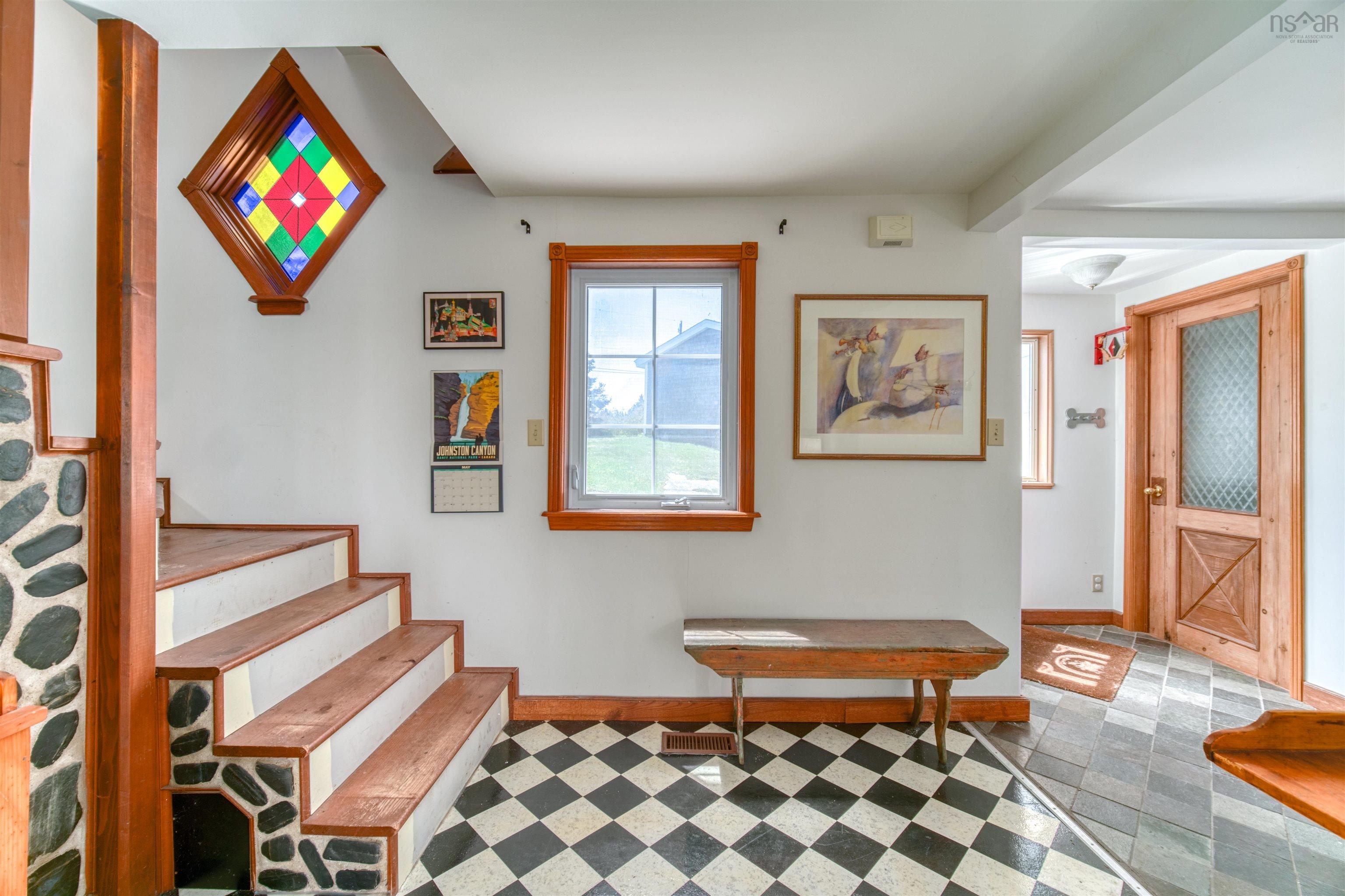 $849,900.00: 399 South Side Road, Stonehurst South