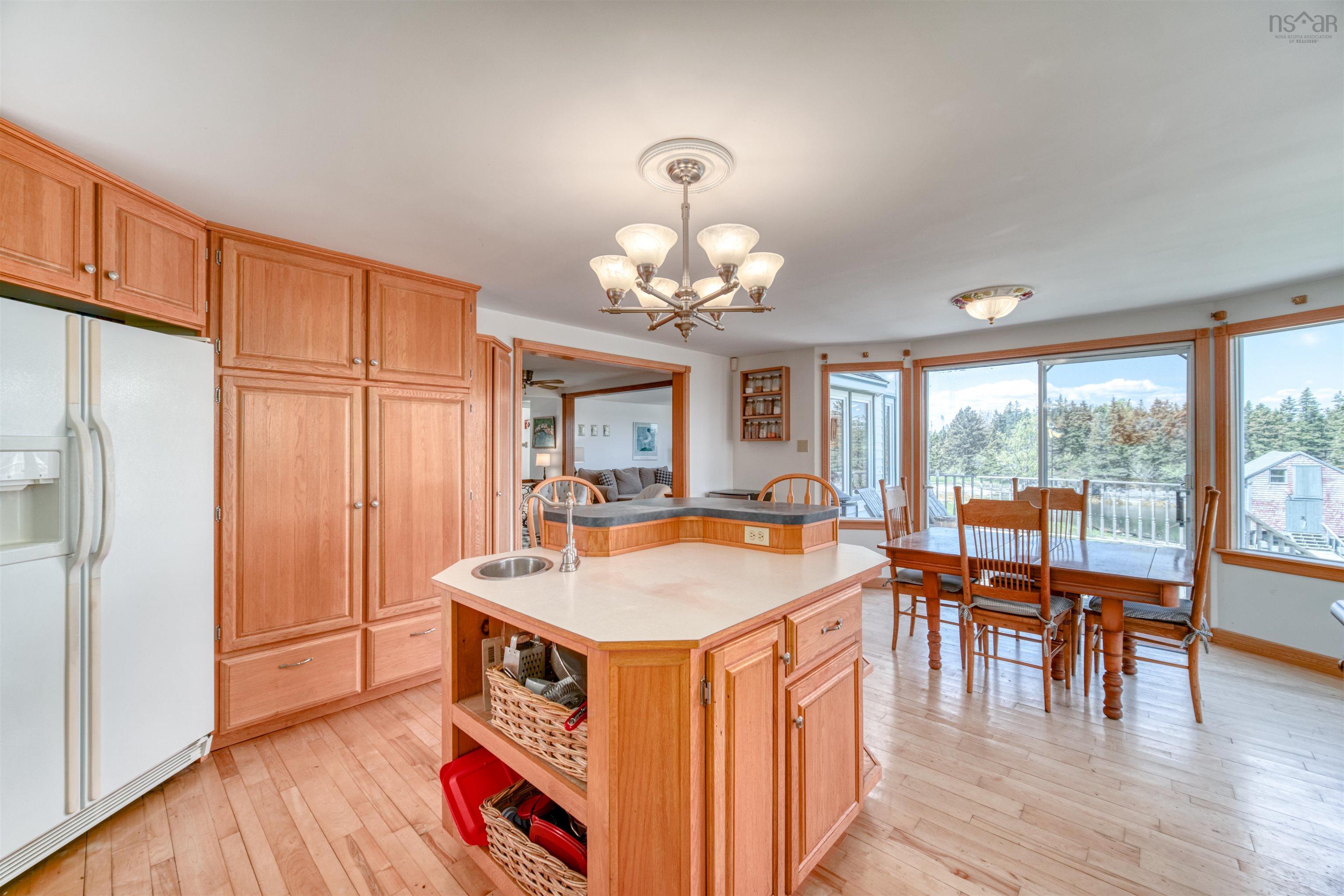 $849,900.00: 399 South Side Road, Stonehurst South