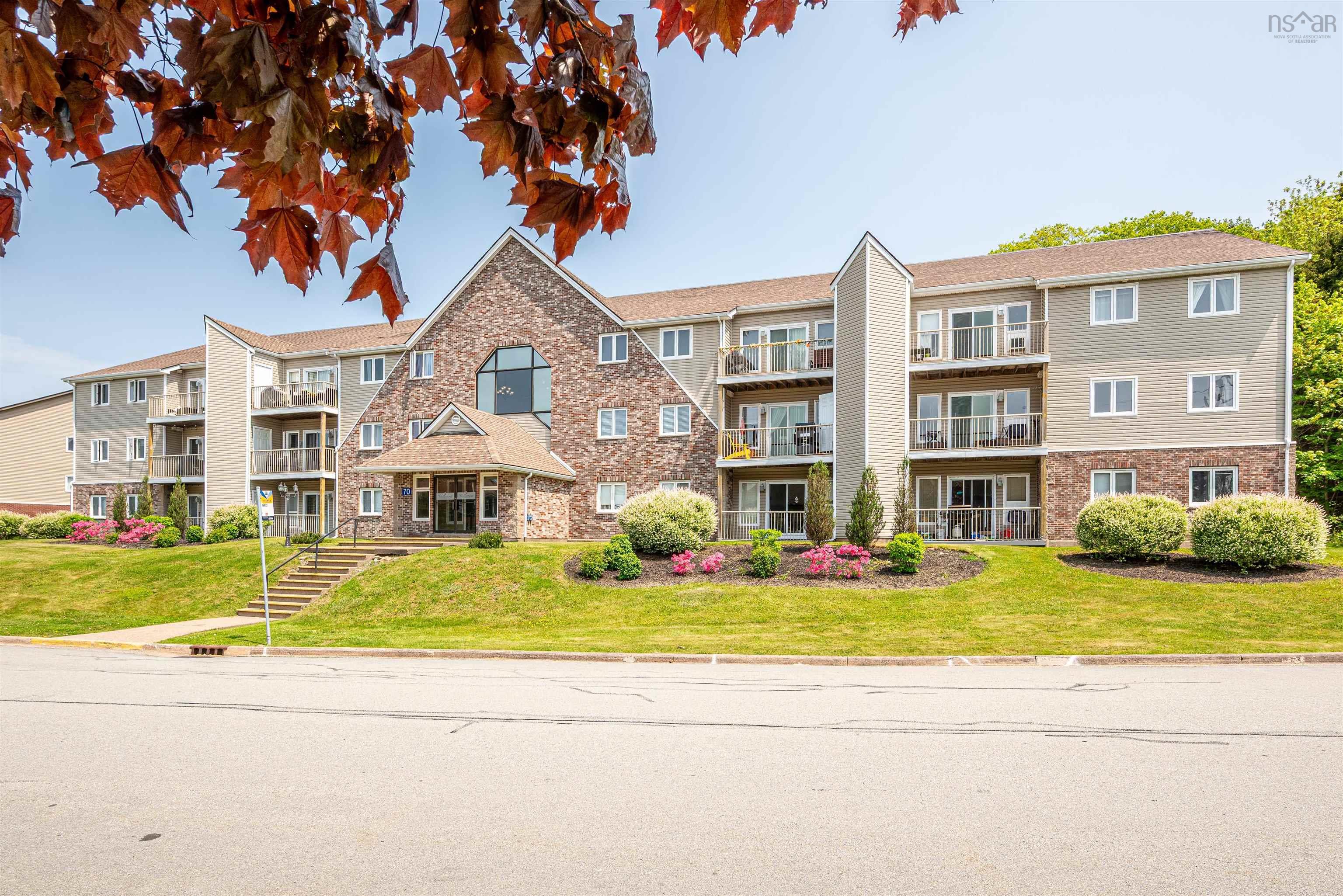 $349,900.00: 7 70 Collins Grove, Dartmouth
