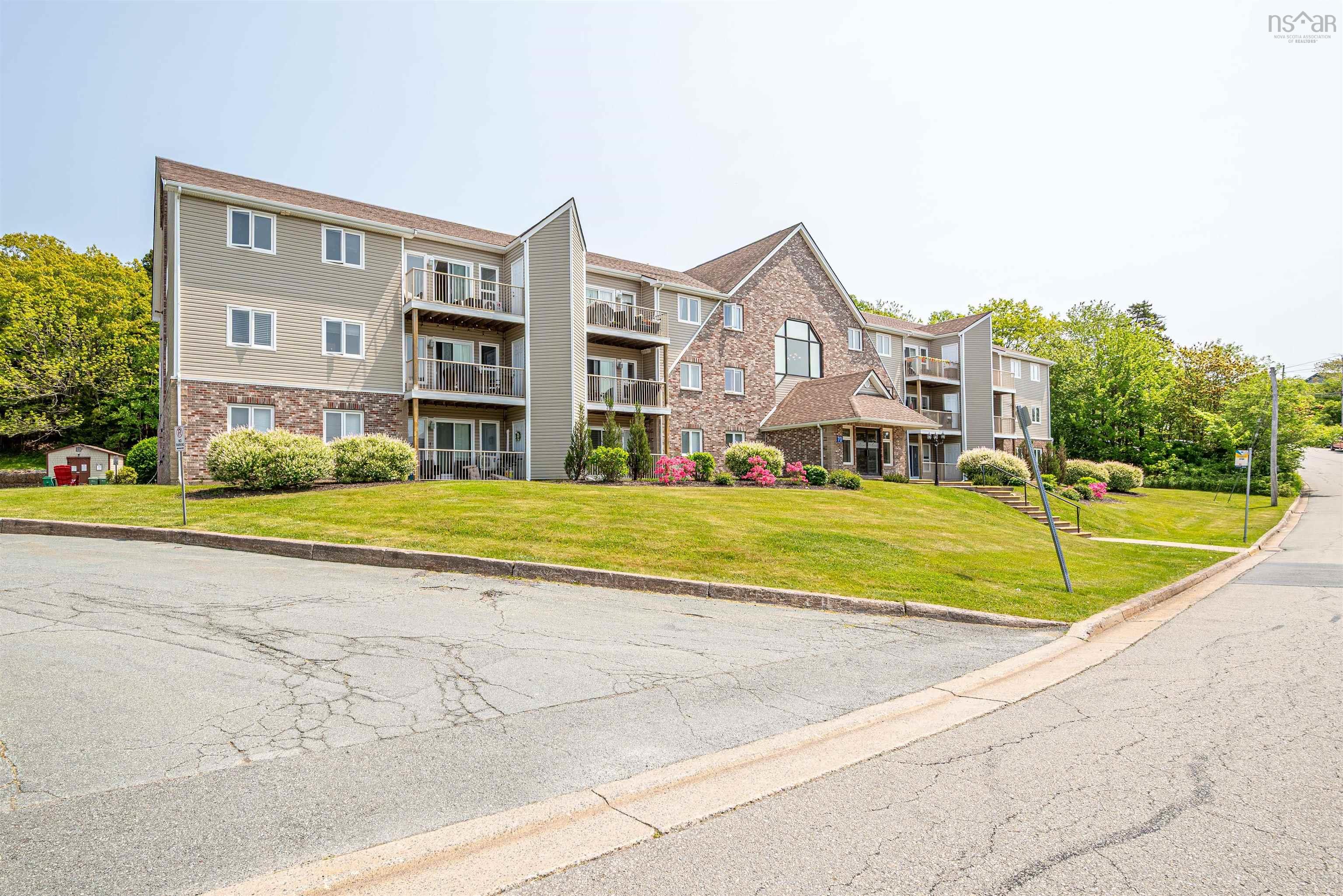 $349,900.00: 7 70 Collins Grove, Dartmouth