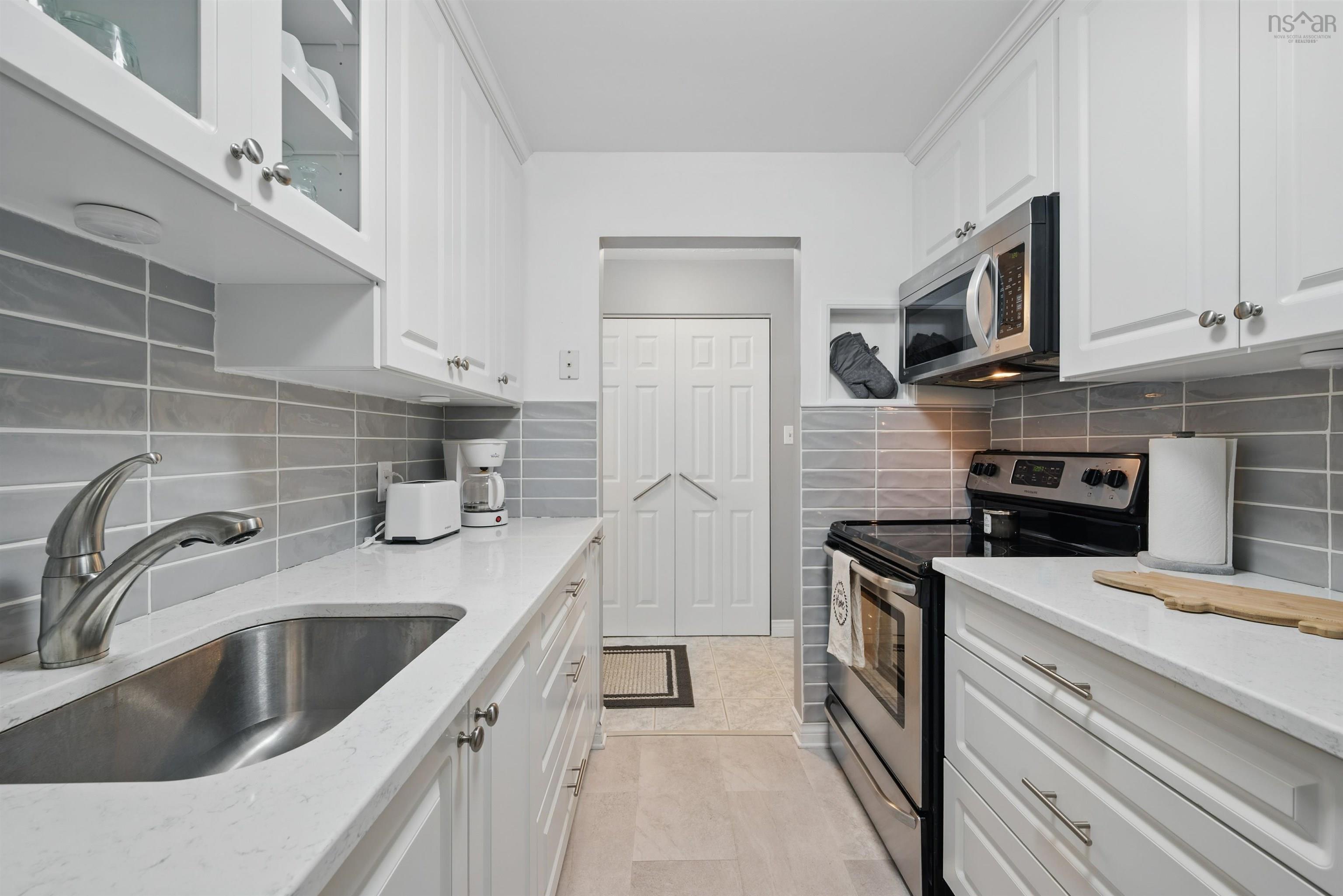 $349,900.00: 7 70 Collins Grove, Dartmouth