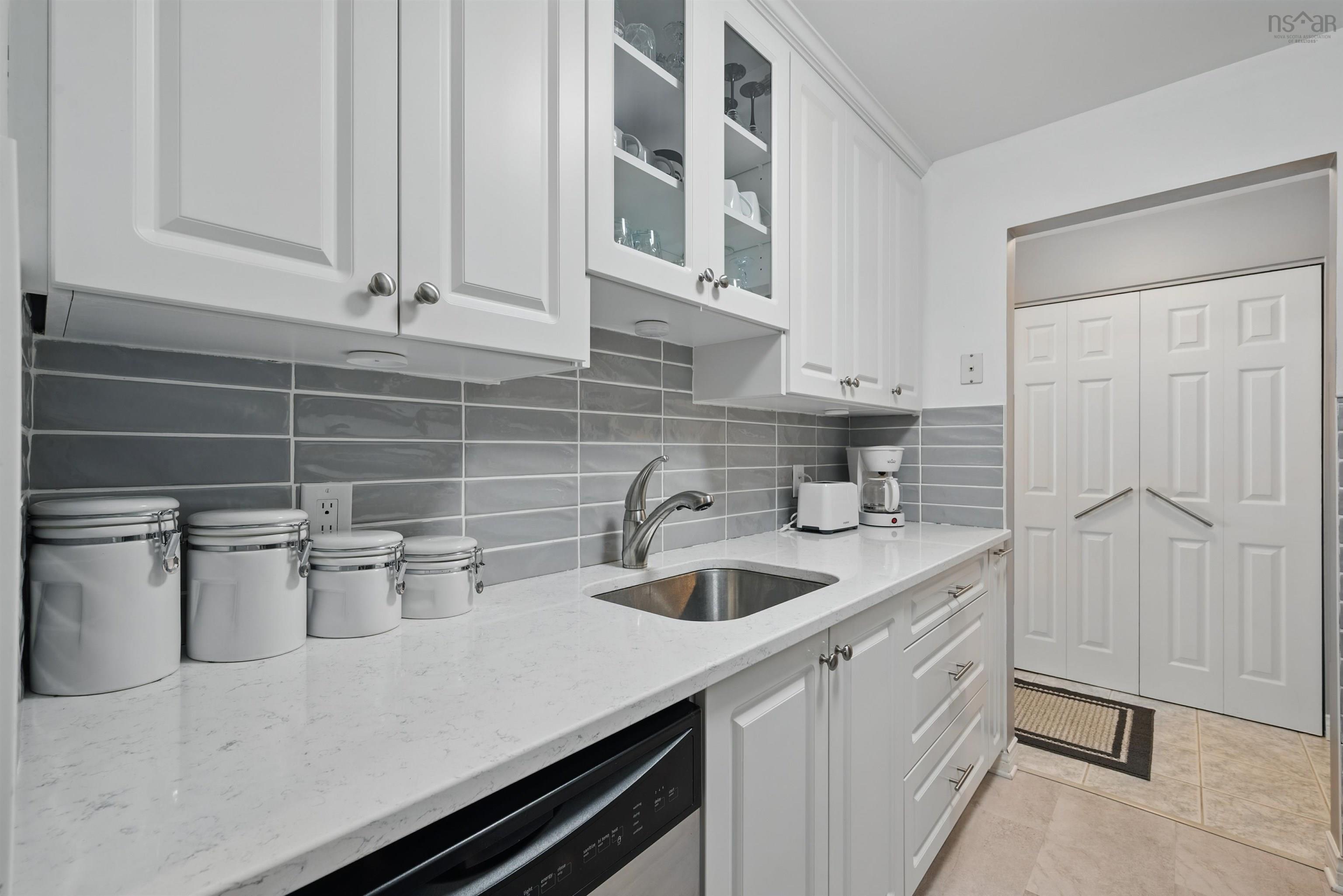 $349,900.00: 7 70 Collins Grove, Dartmouth
