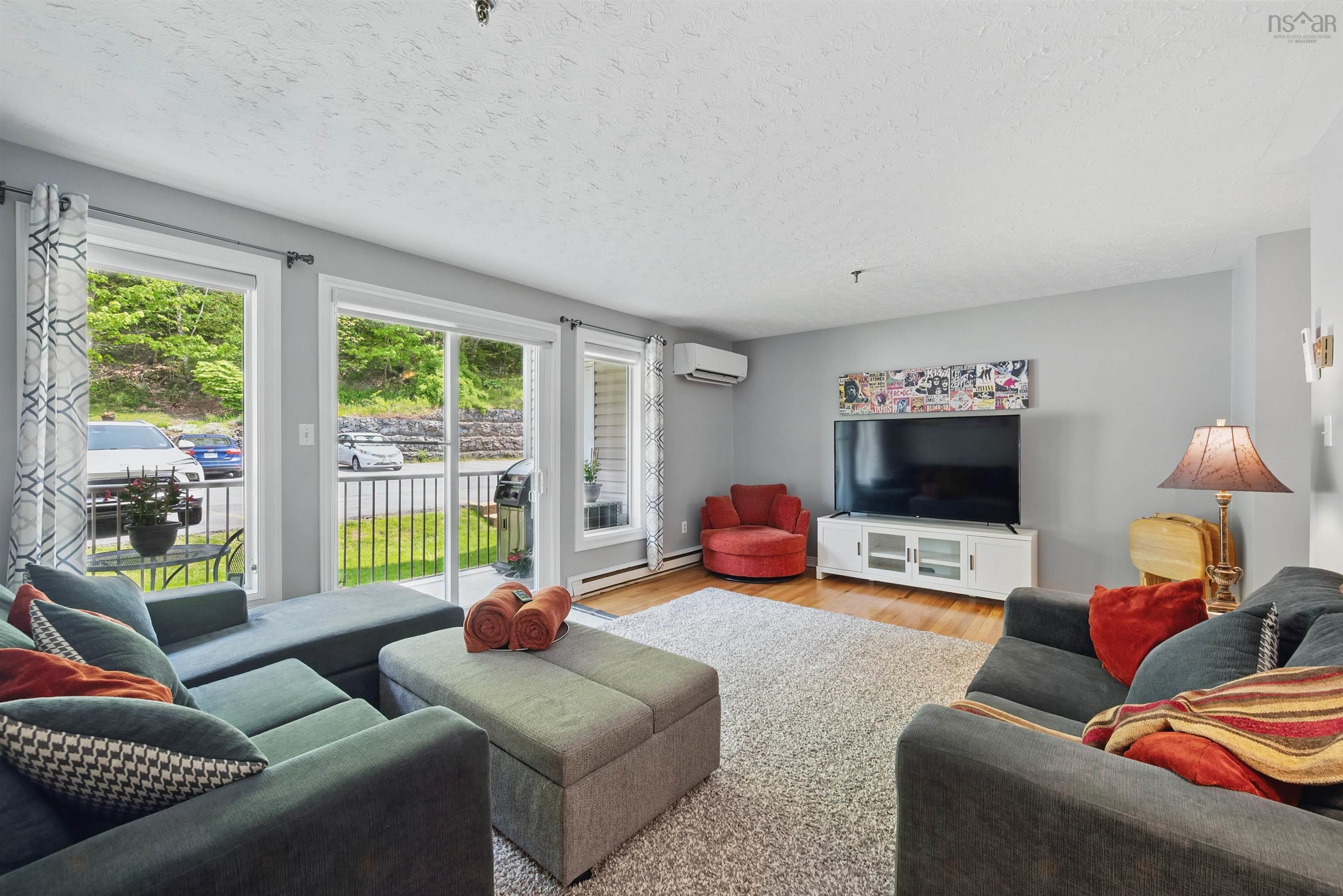 $349,900.00: 7 70 Collins Grove, Dartmouth