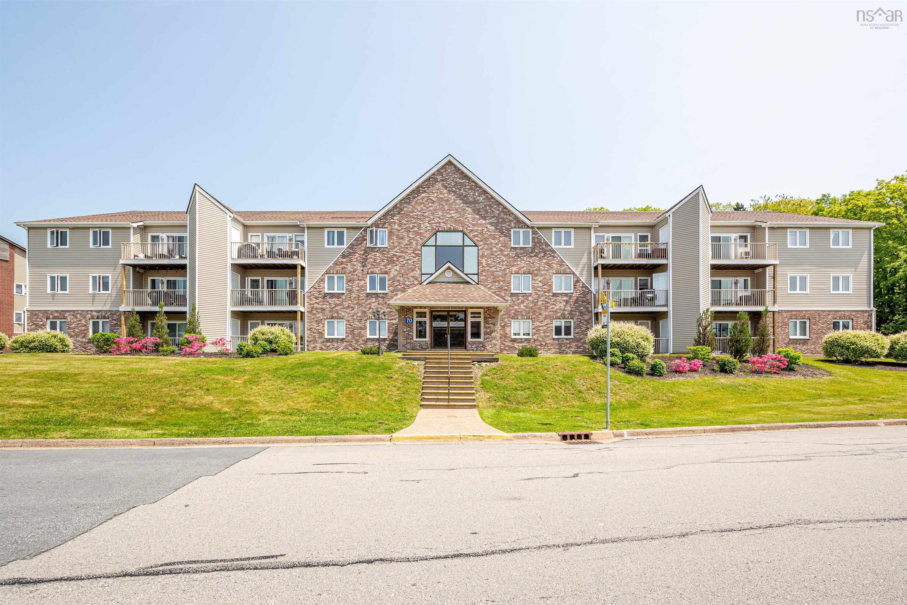 $349,900.00: 7 70 Collins Grove, Dartmouth