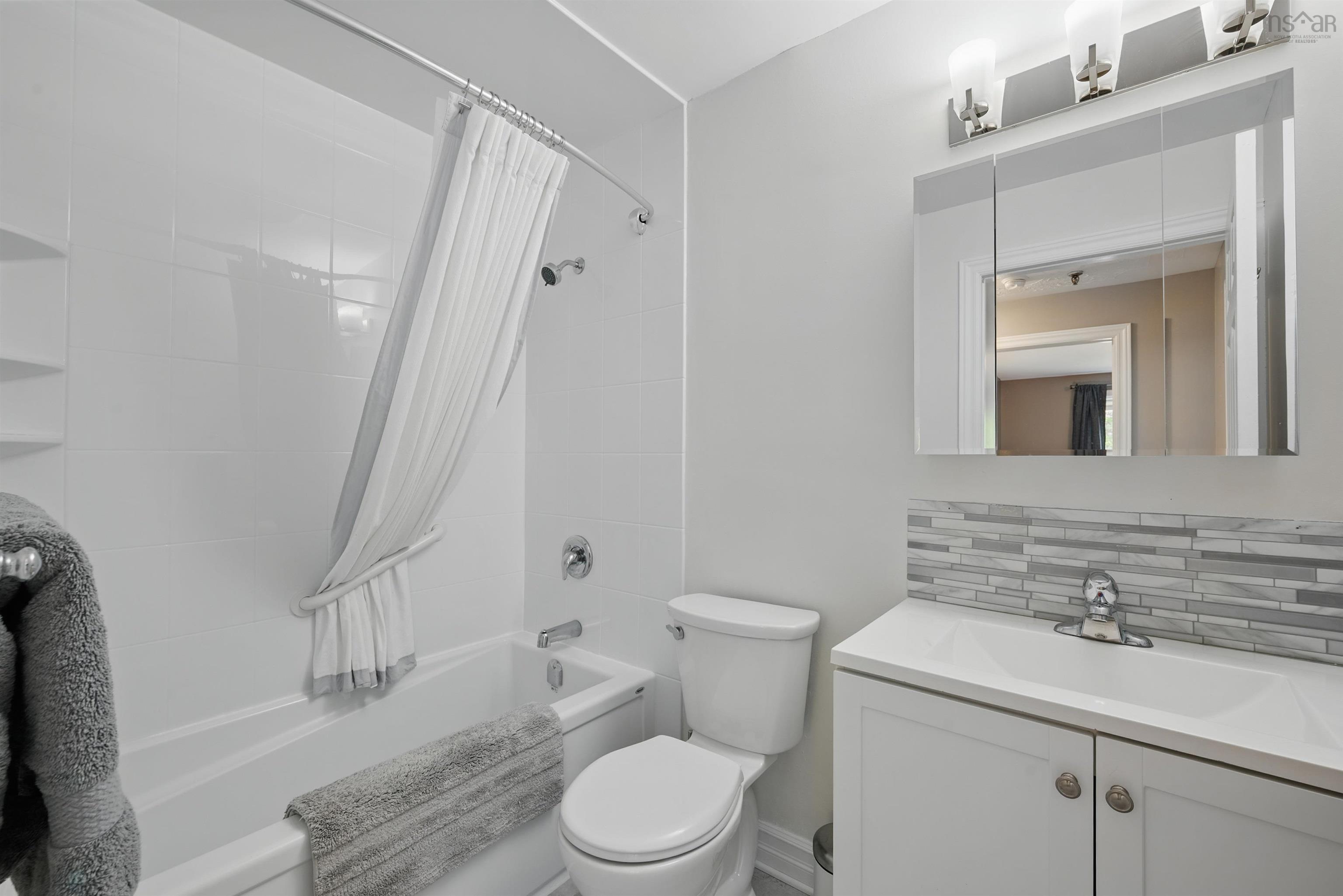 $349,900.00: 7 70 Collins Grove, Dartmouth