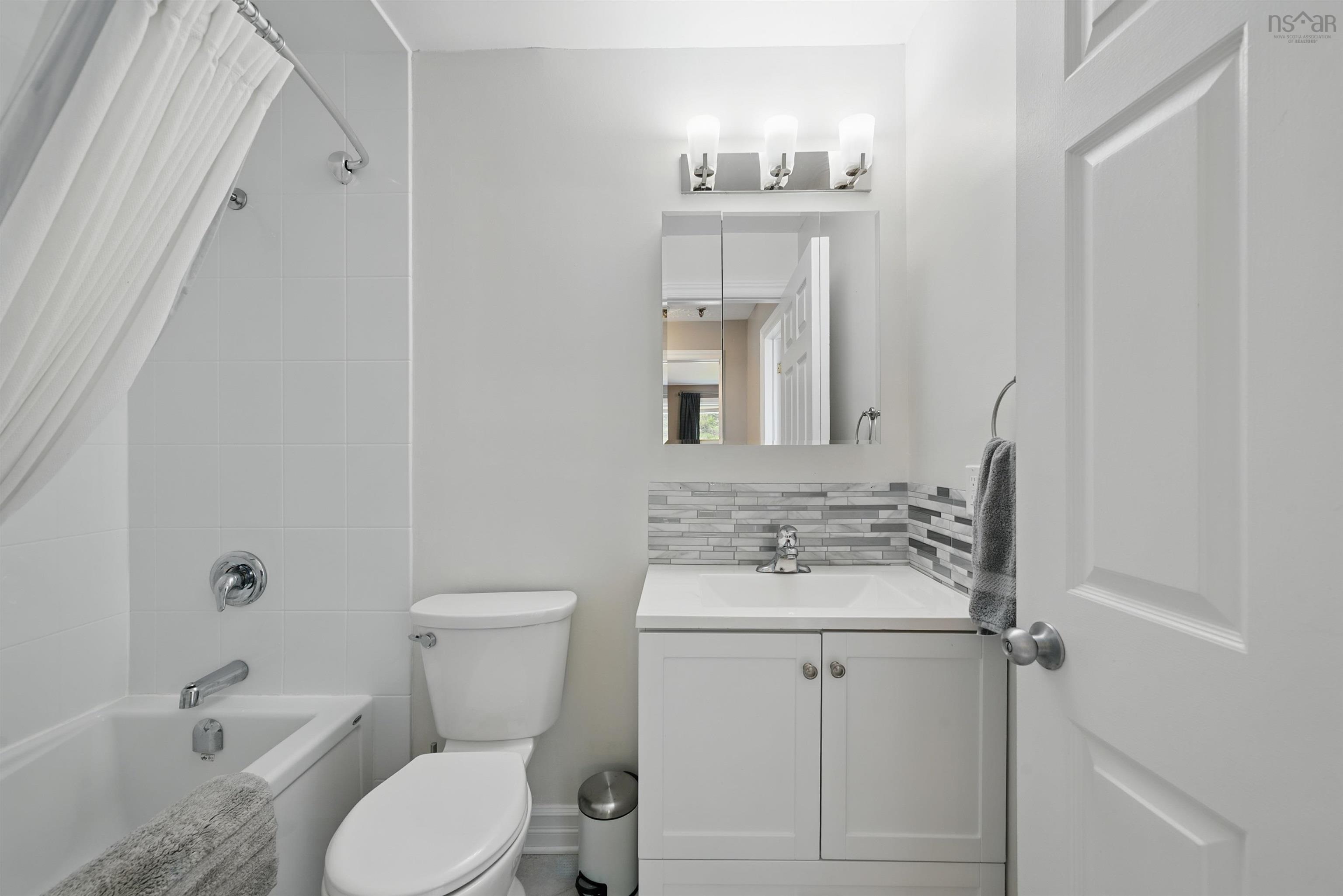 $349,900.00: 7 70 Collins Grove, Dartmouth