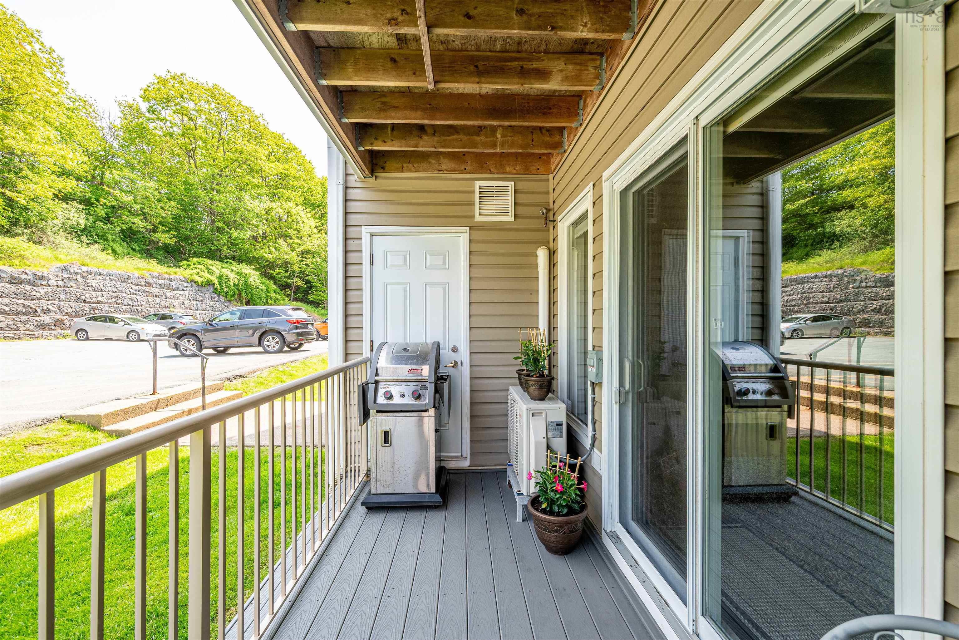 $349,900.00: 7 70 Collins Grove, Dartmouth