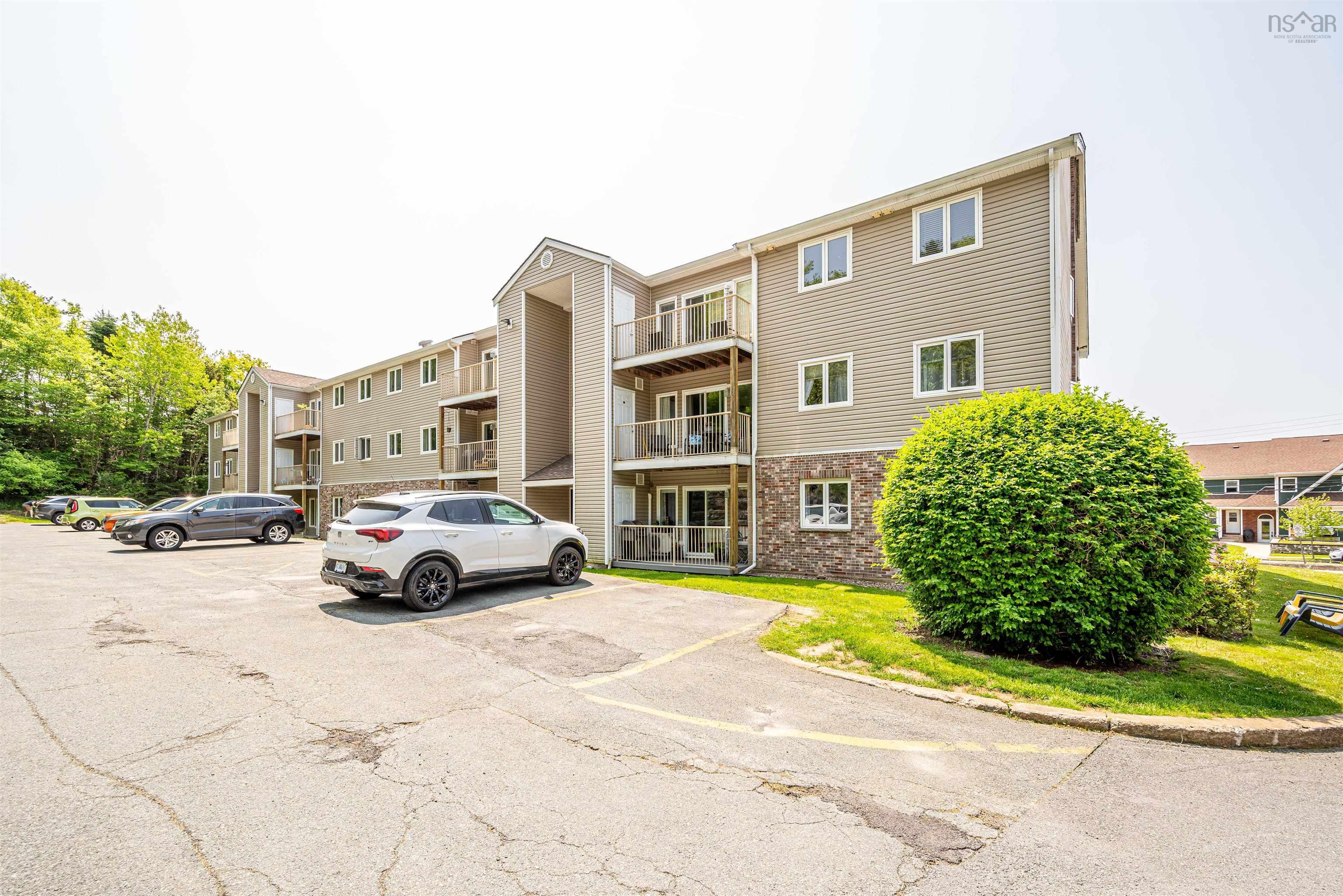 $349,900.00: 7 70 Collins Grove, Dartmouth