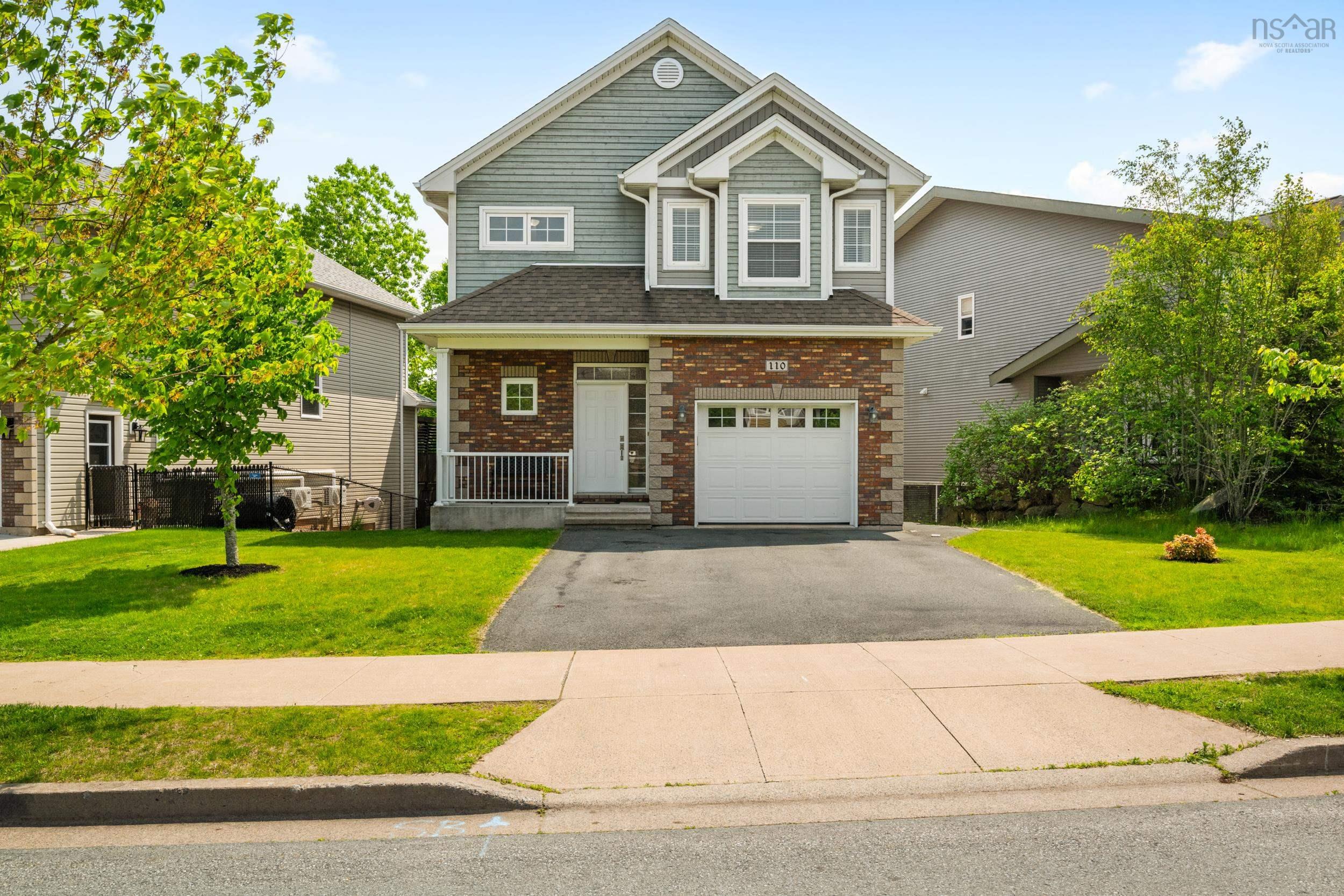 $829,900.00: 110 Capstone Crescent, Bedford
