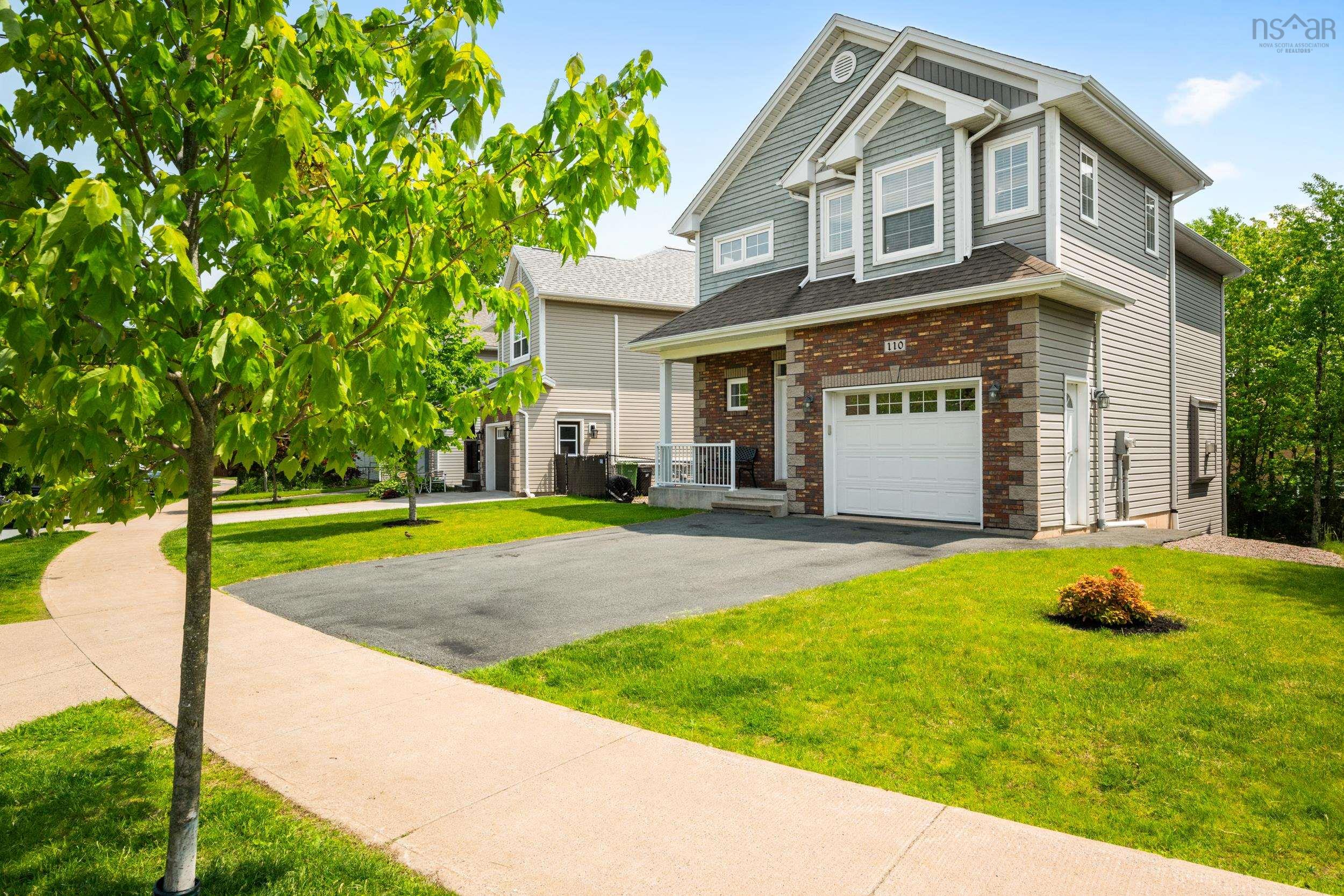 $829,900.00: 110 Capstone Crescent, Bedford