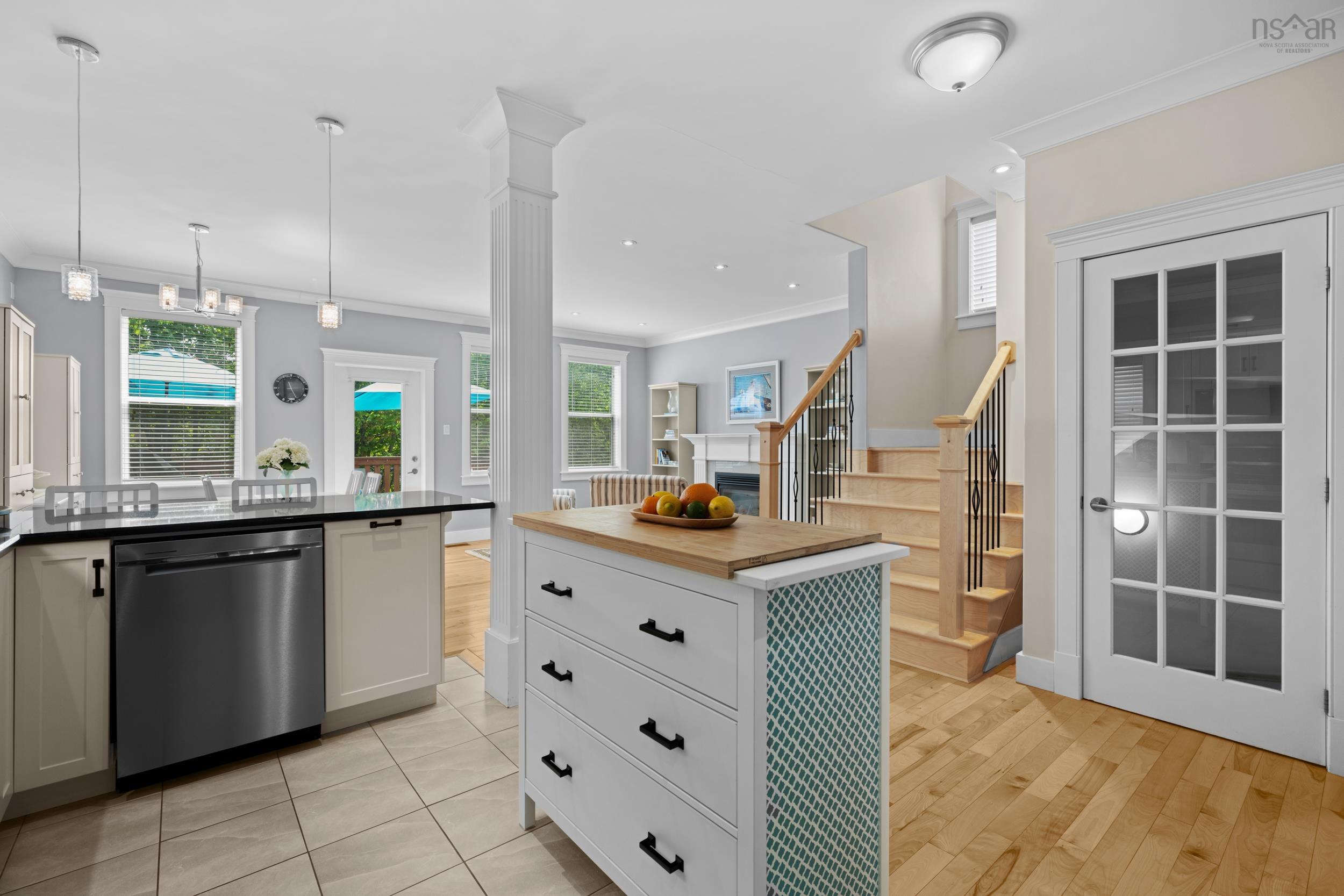 $829,900.00: 110 Capstone Crescent, Bedford