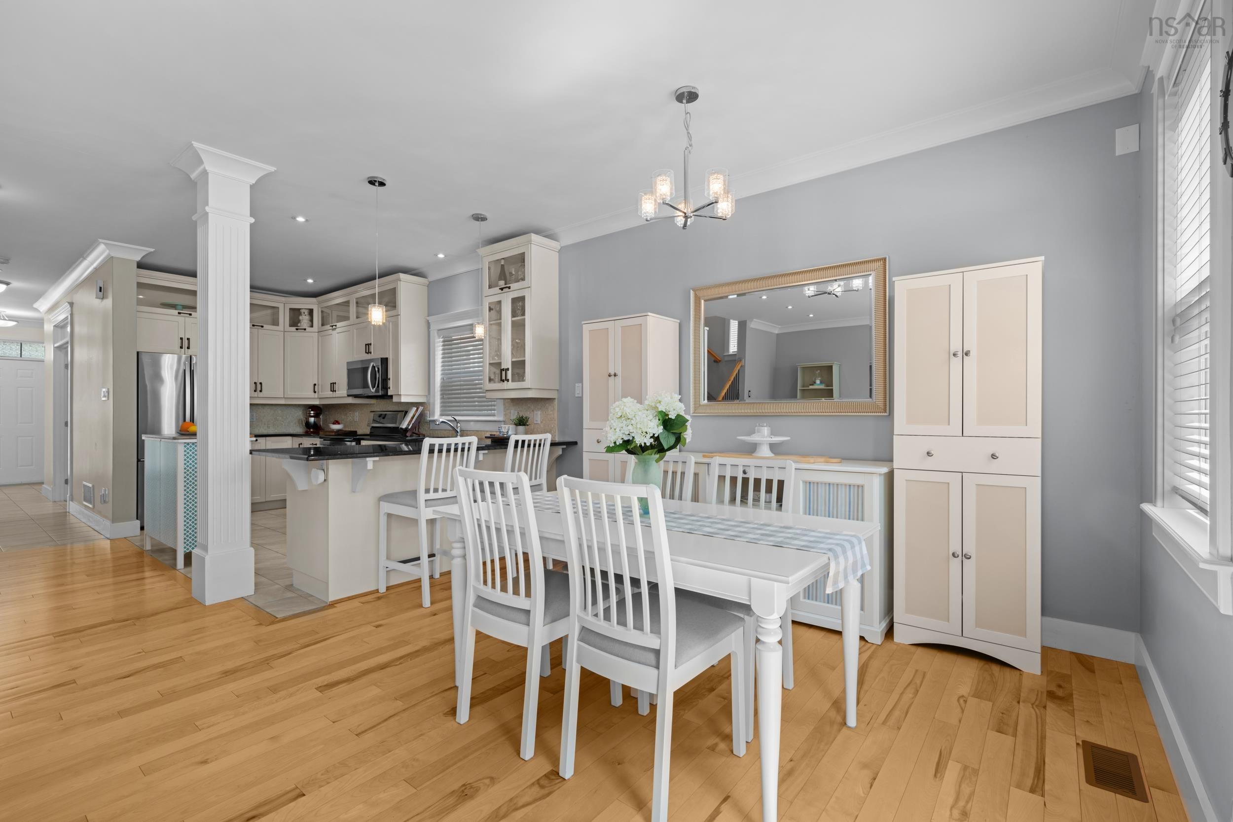 $829,900.00: 110 Capstone Crescent, Bedford