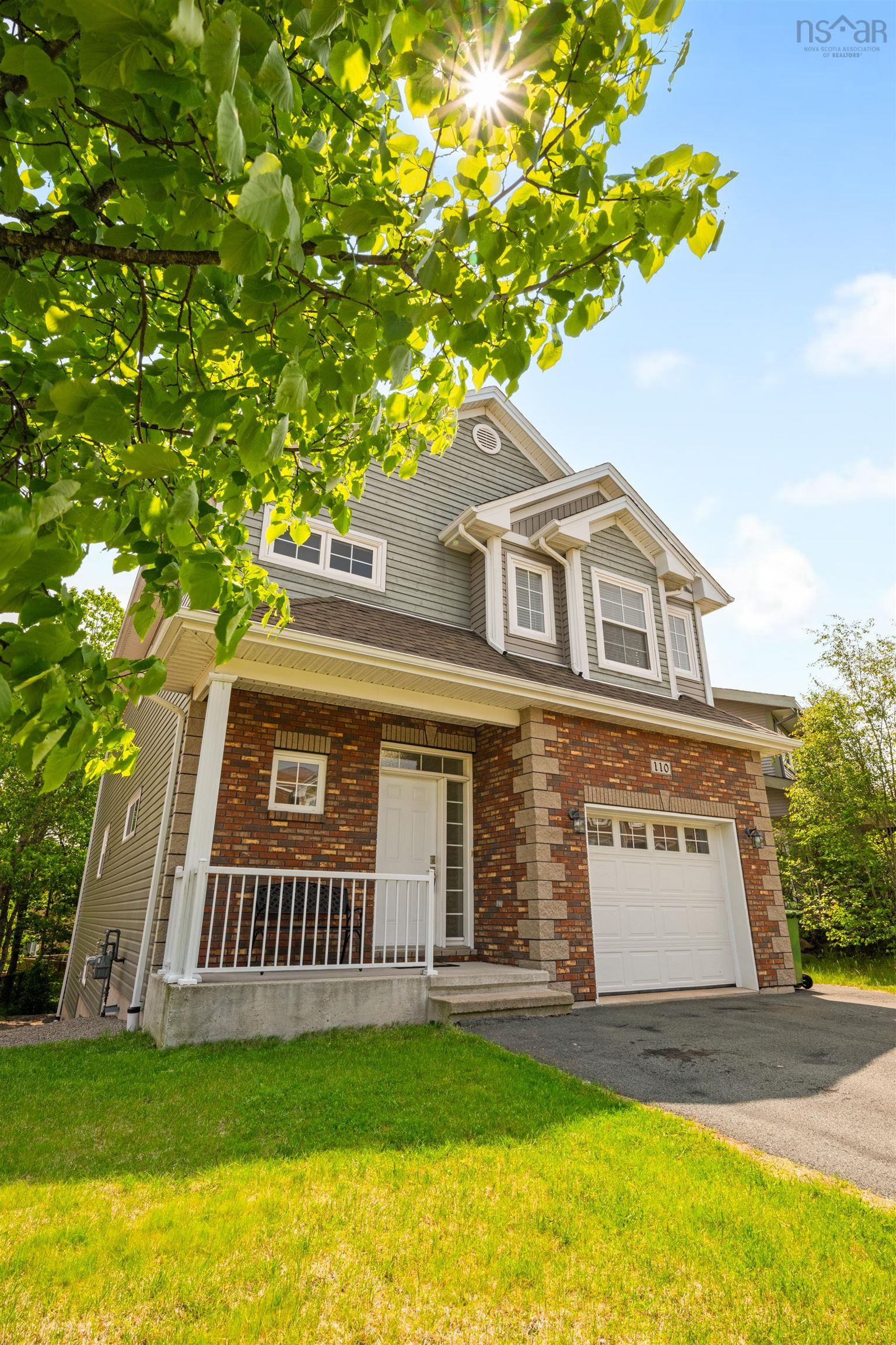 $829,900.00: 110 Capstone Crescent, Bedford