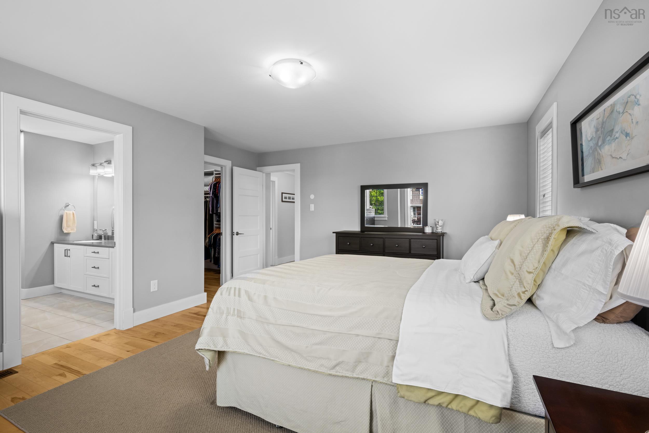 $829,900.00: 110 Capstone Crescent, Bedford