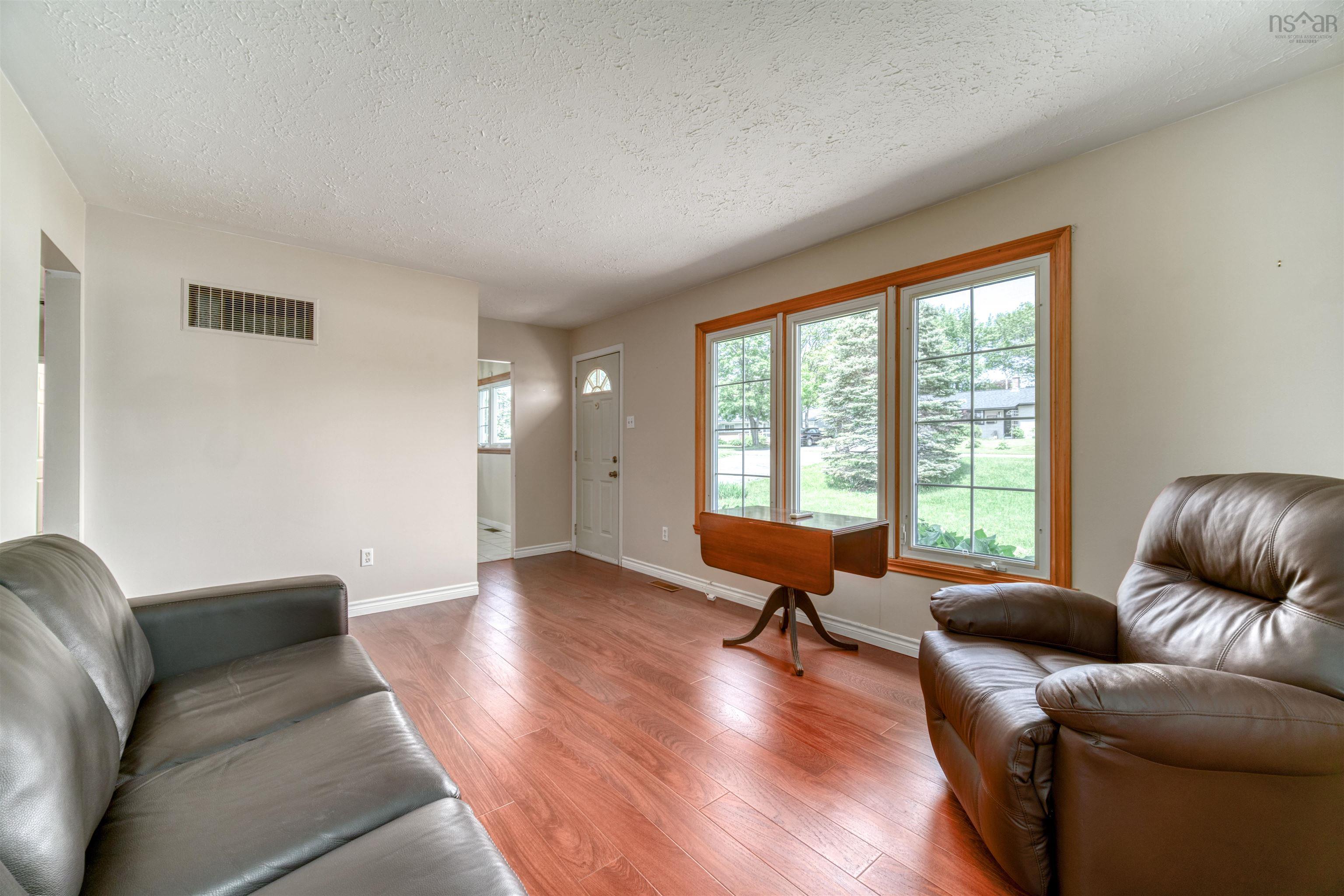 $439,000.00: 14 Inverary Drive, Dartmouth