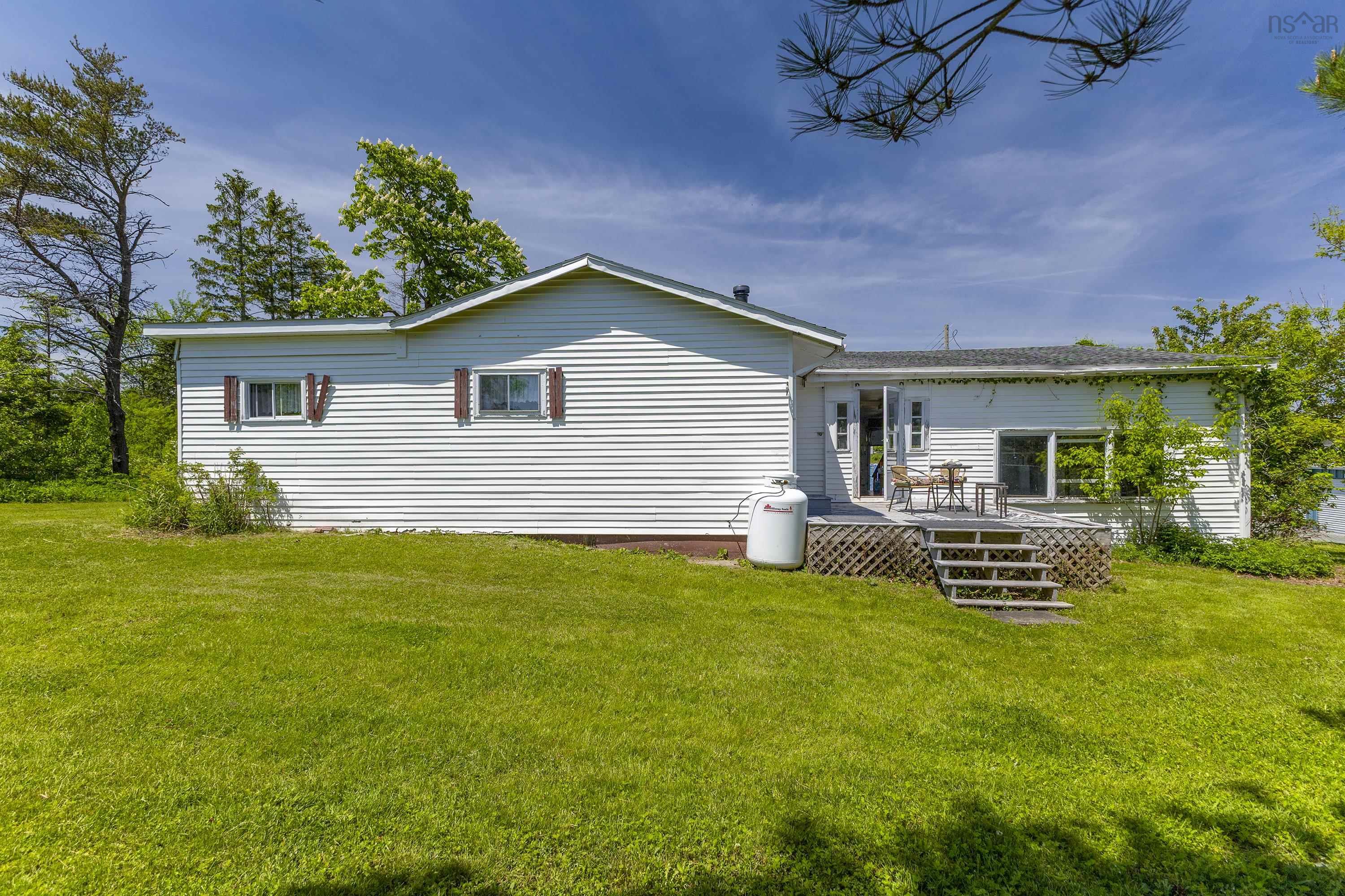$185,000.00: 3940 South Side Road, South River