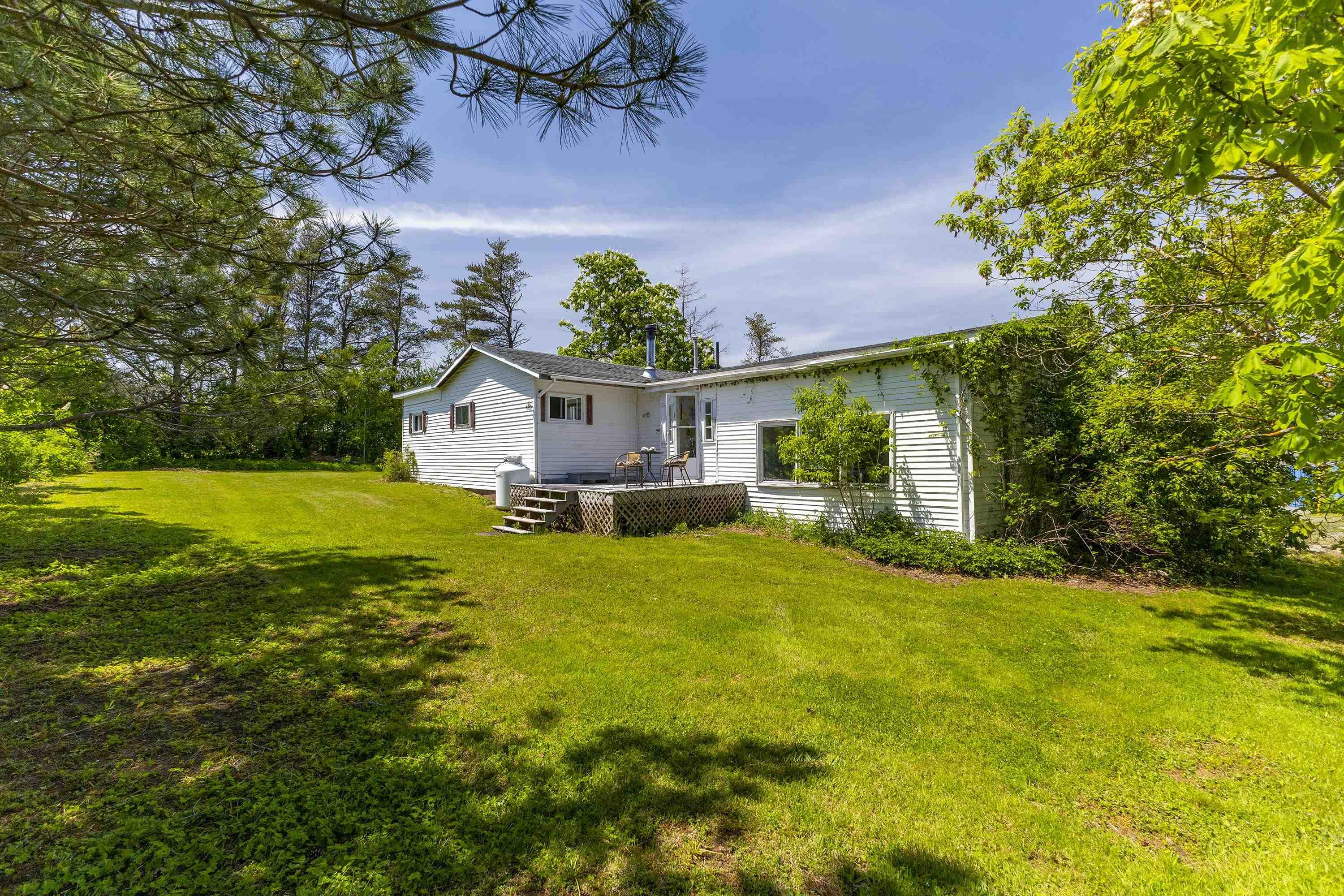 $185,000.00: 3940 South Side Road, South River