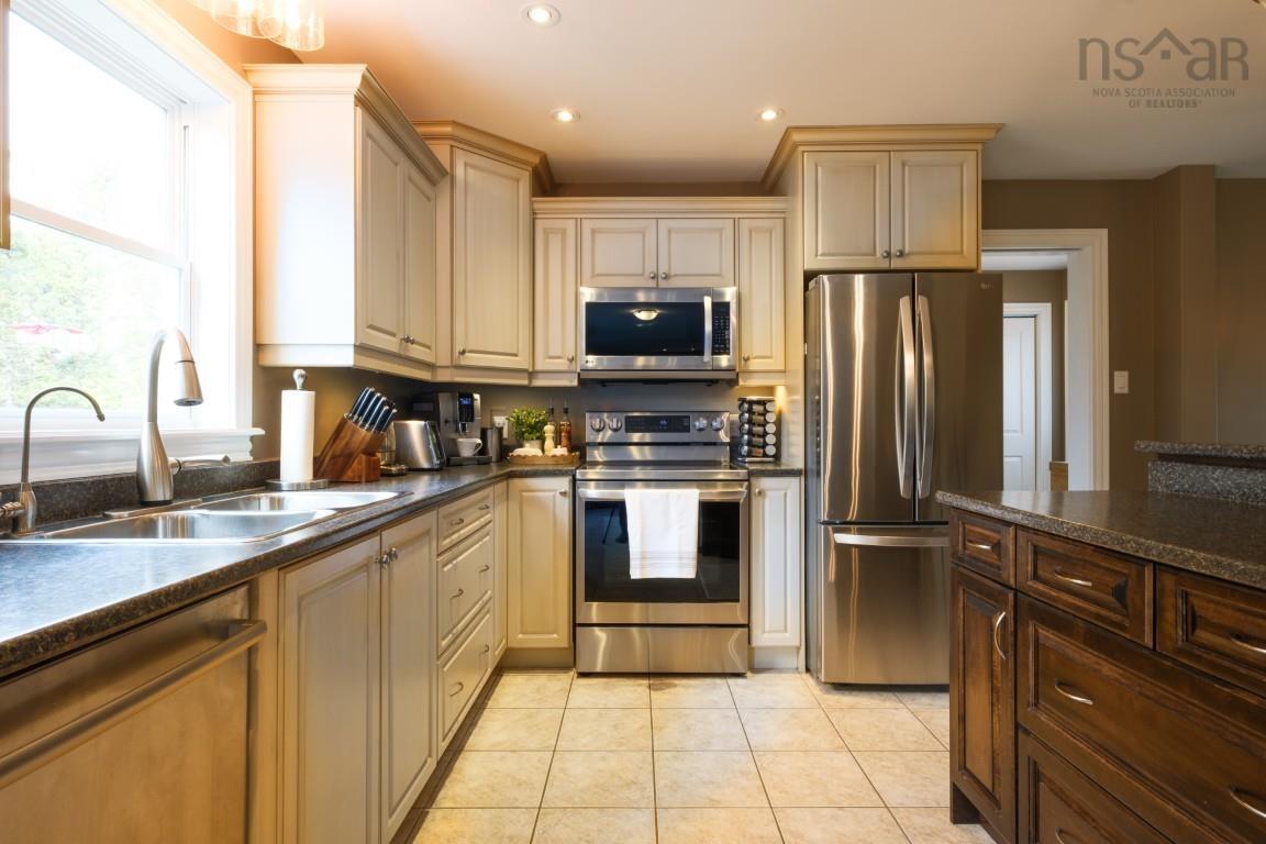 $719,900.00: 30 Pivot Lane, Hatchet Lake