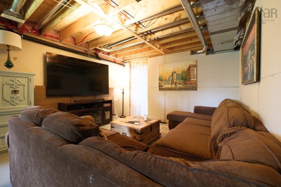 $719,900.00: 30 Pivot Lane, Hatchet Lake