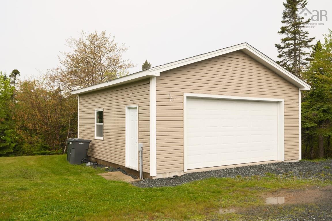 $719,900.00: 30 Pivot Lane, Hatchet Lake