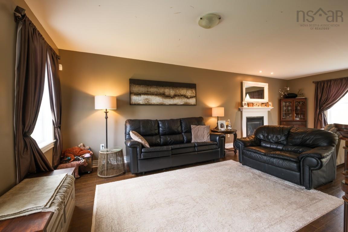 $719,900.00: 30 Pivot Lane, Hatchet Lake