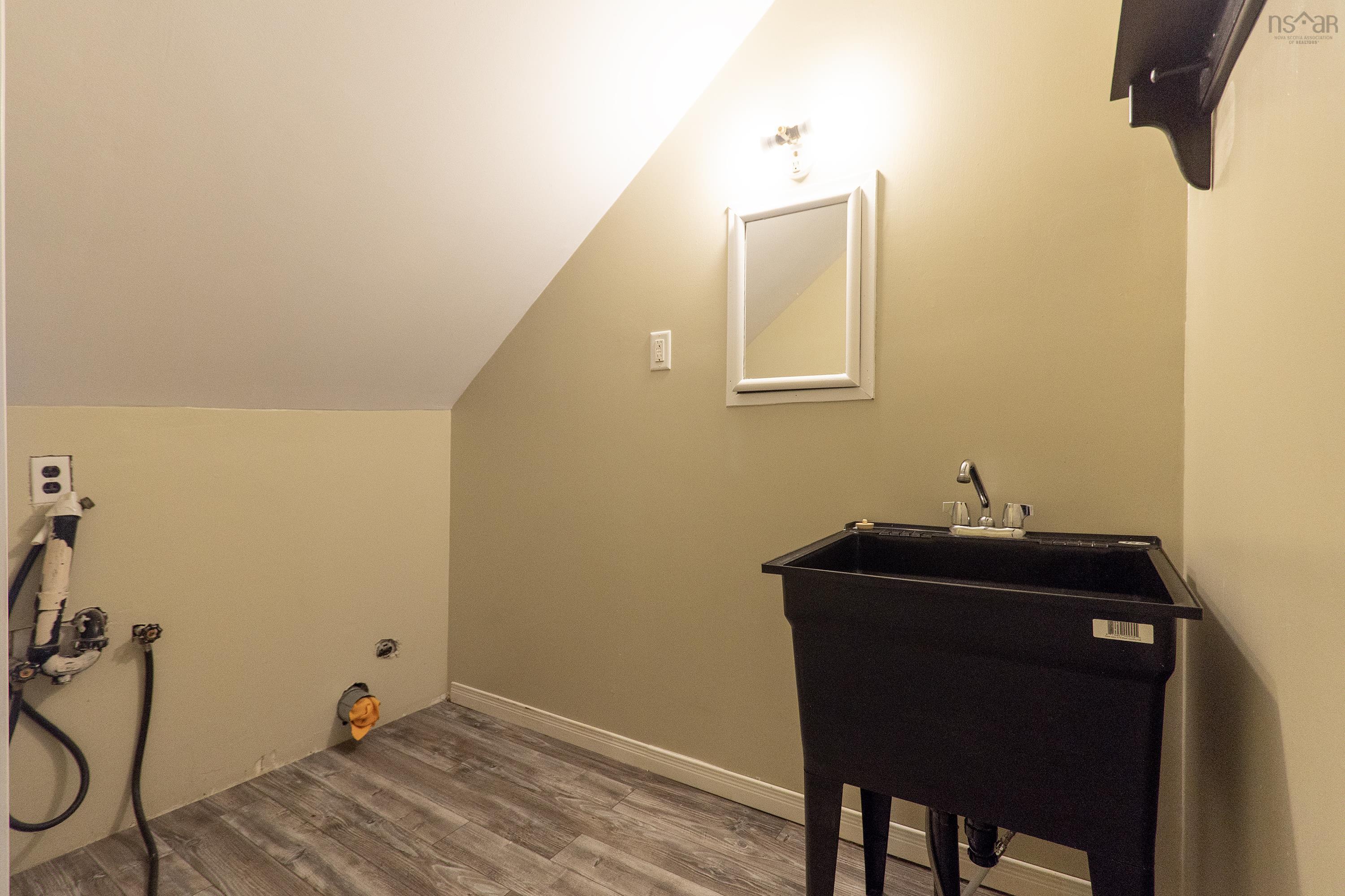 $199,900.00: 72 Lower LaPlanche Street, Amherst