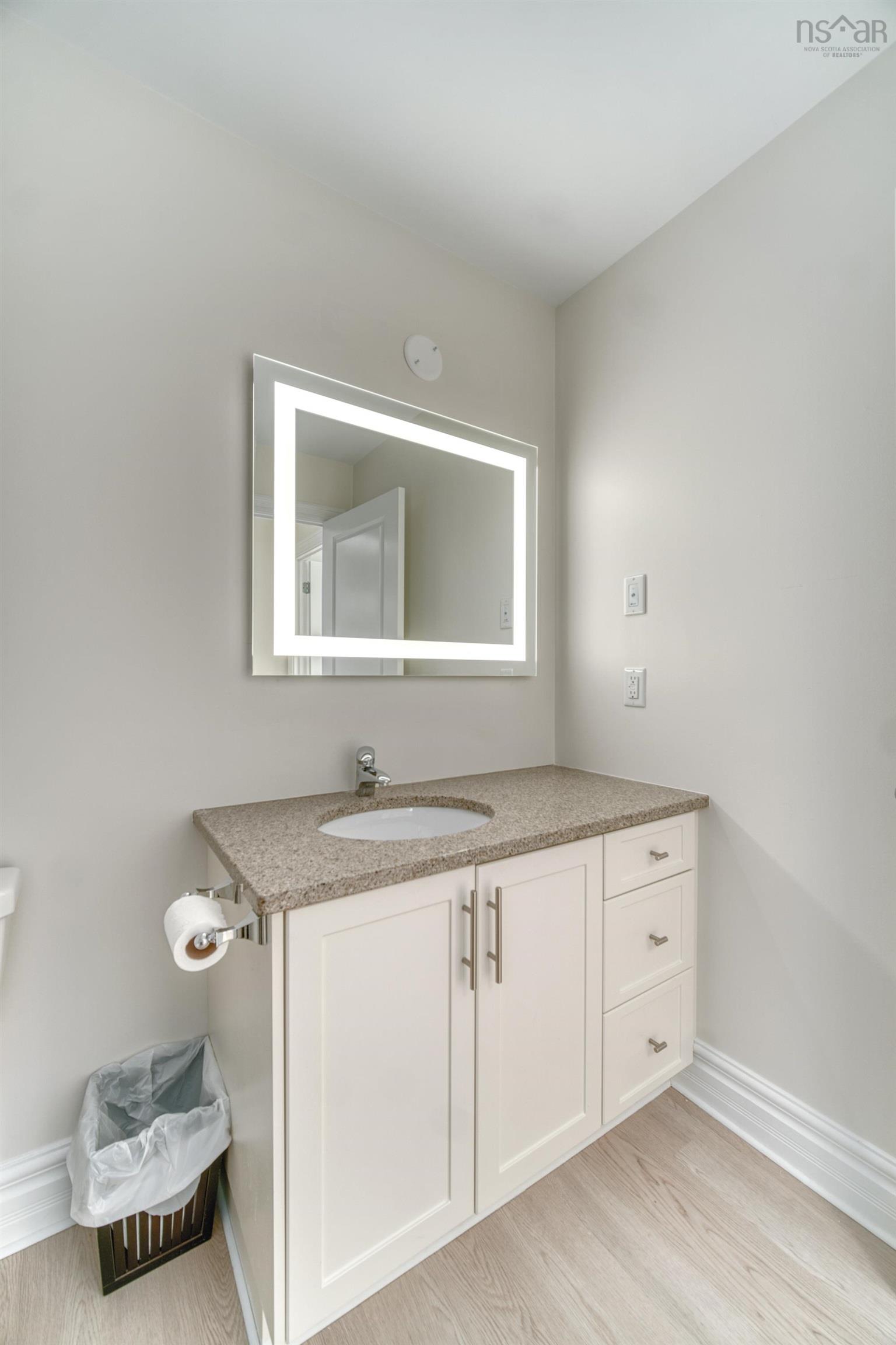 $599,000.00: 207 89 Pebblecreek Crescent, Dartmouth