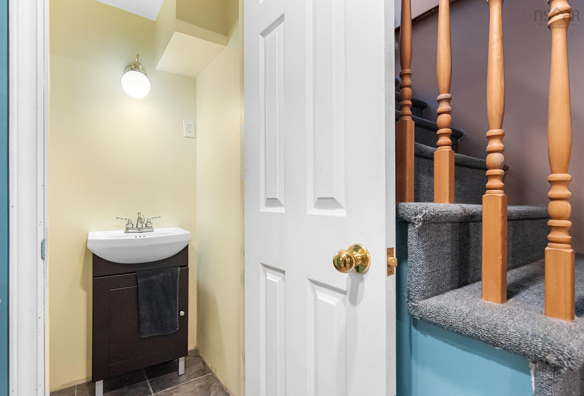 $479,900.00: 892 Portland Street, Dartmouth