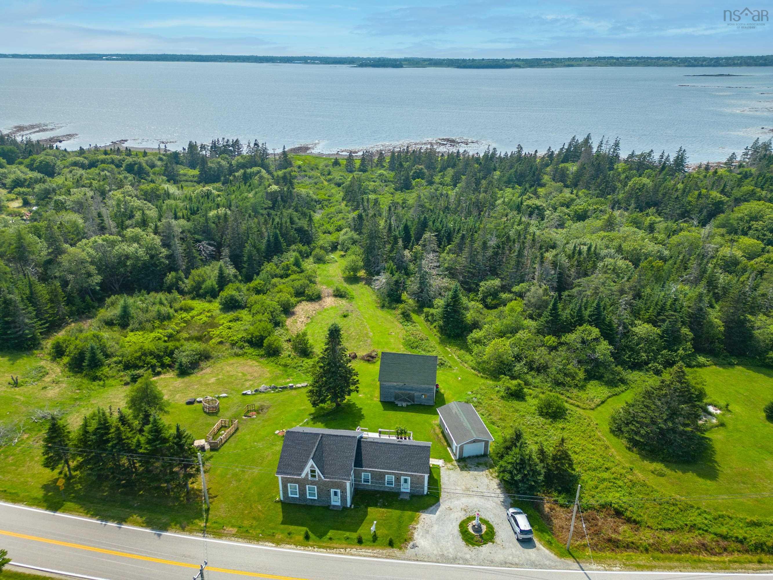 $499,999.00: 1663 Highway 3, East Pubnico