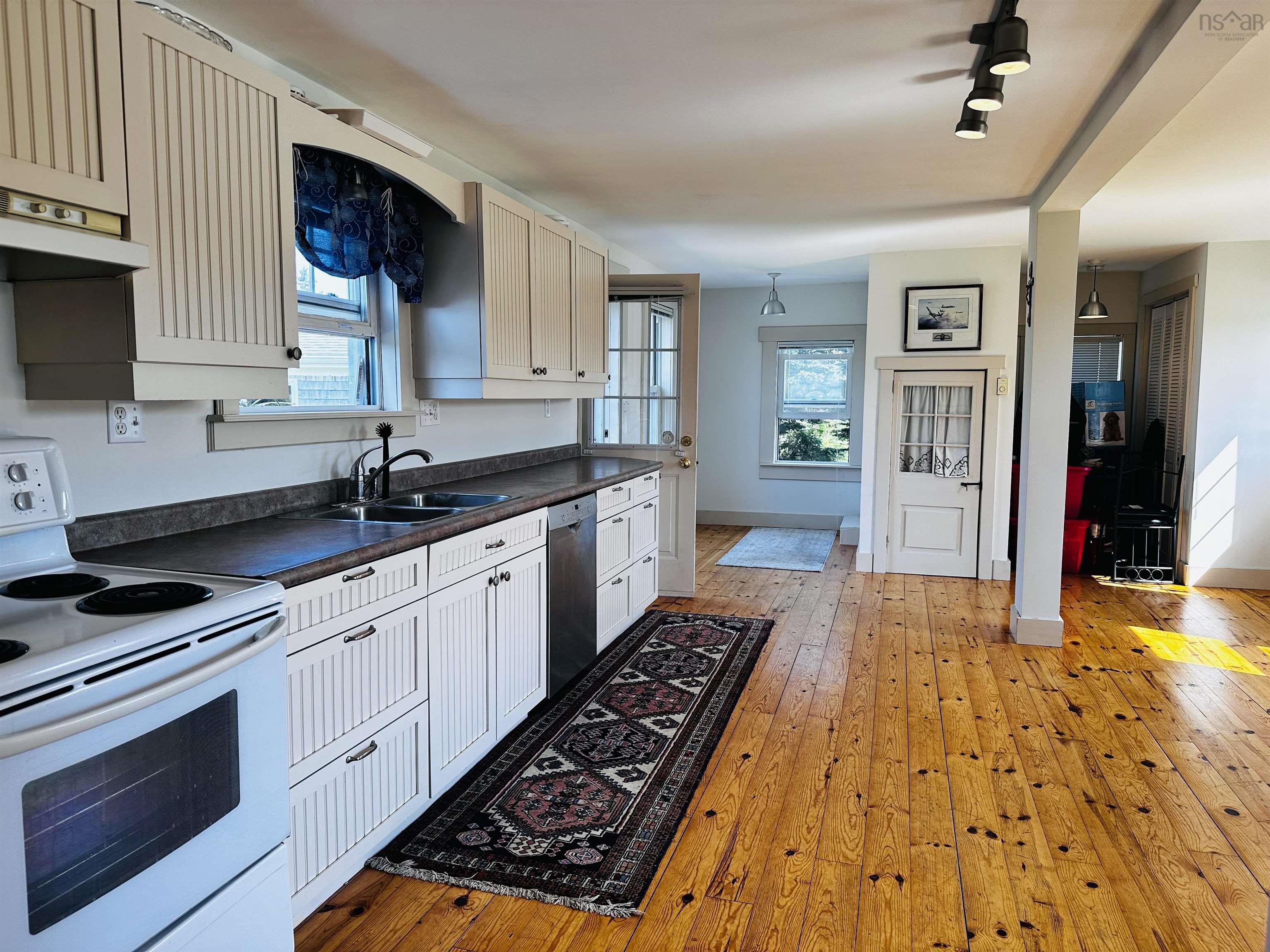 $499,999.00: 1663 Highway 3, East Pubnico