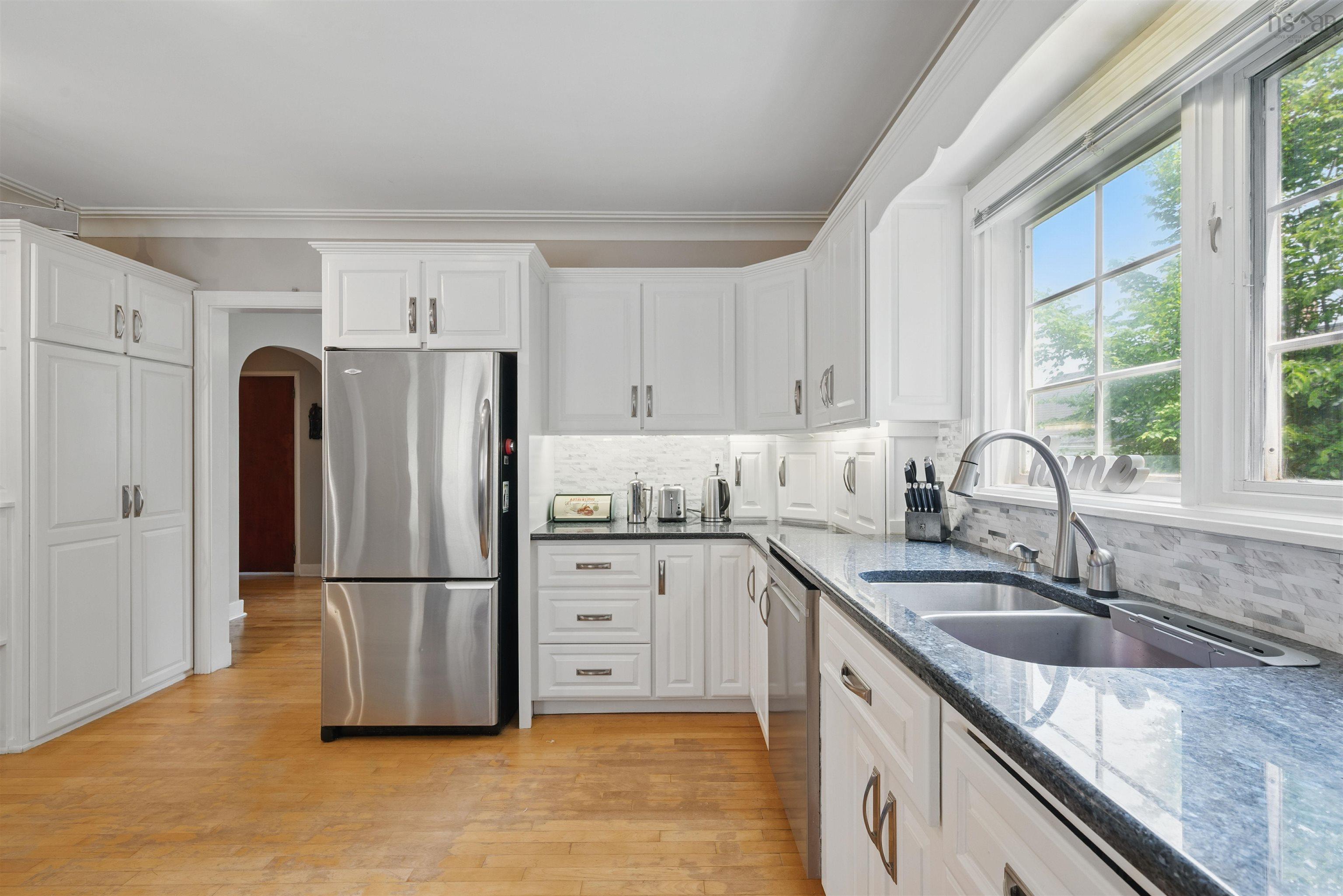 $649,900.00: 496 Albert Street, Windsor