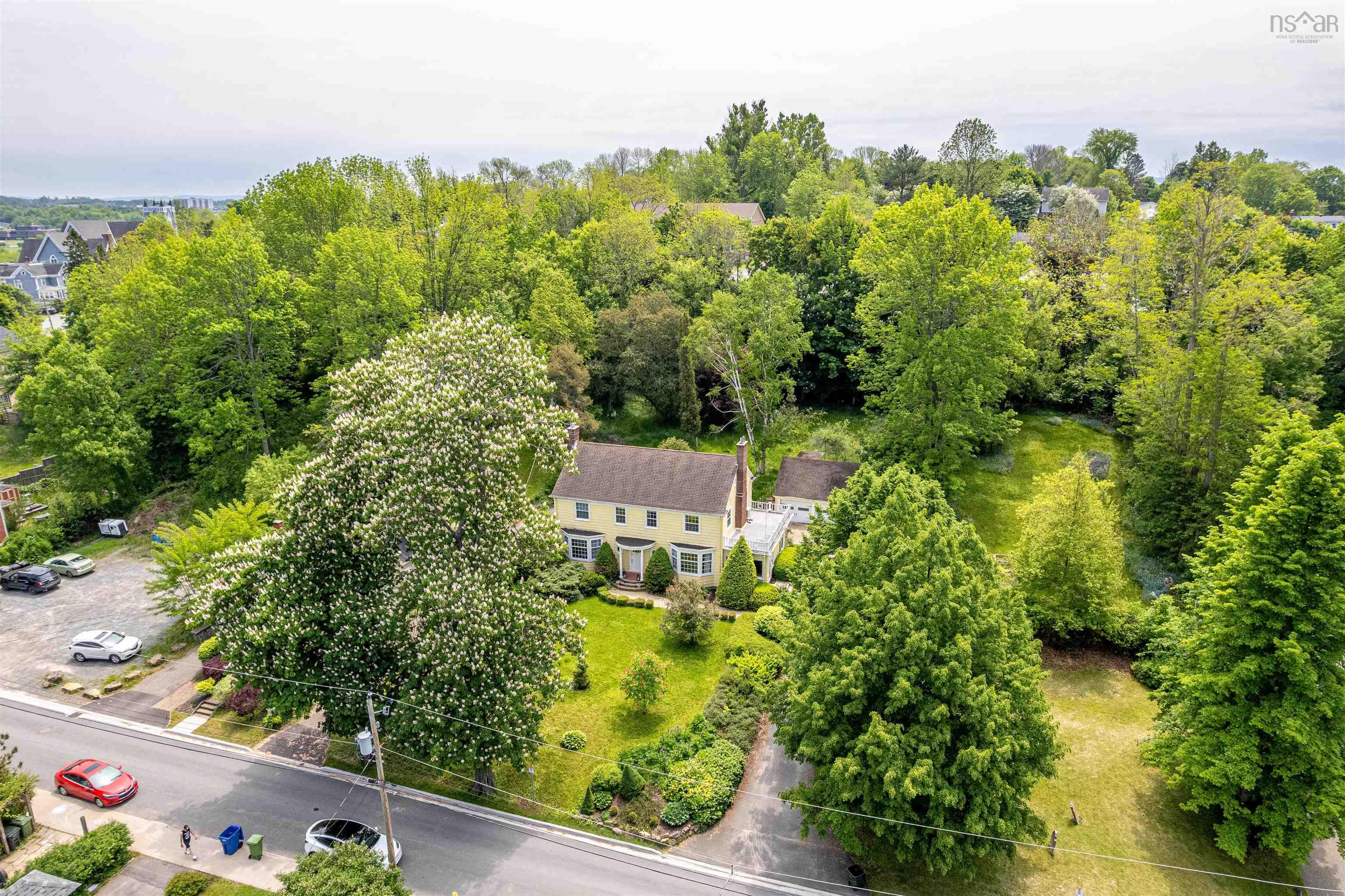 $649,900.00: 496 Albert Street, Windsor