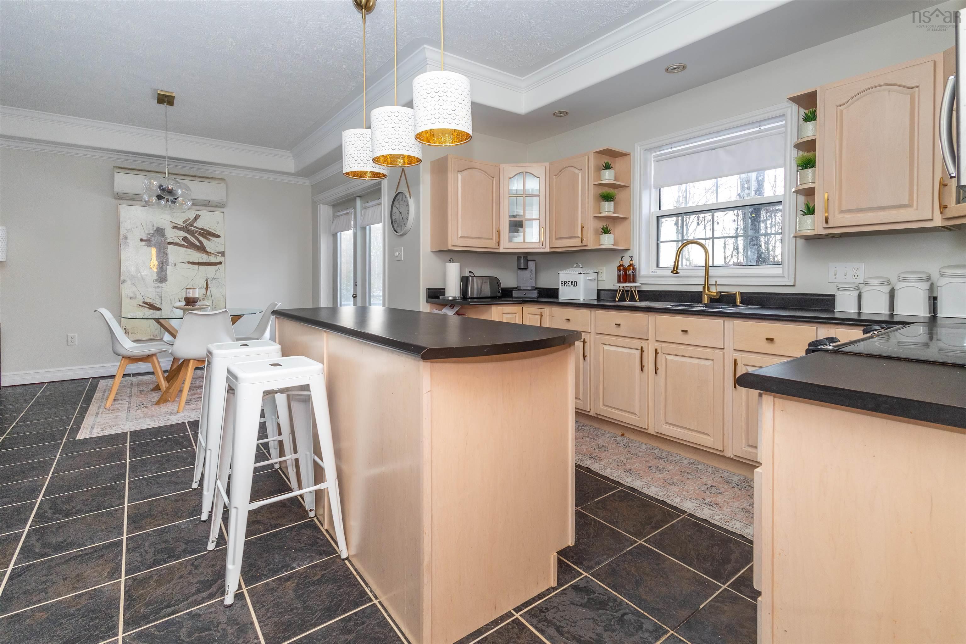 $789,000.00: 7 Delta Drive, Howie Centre