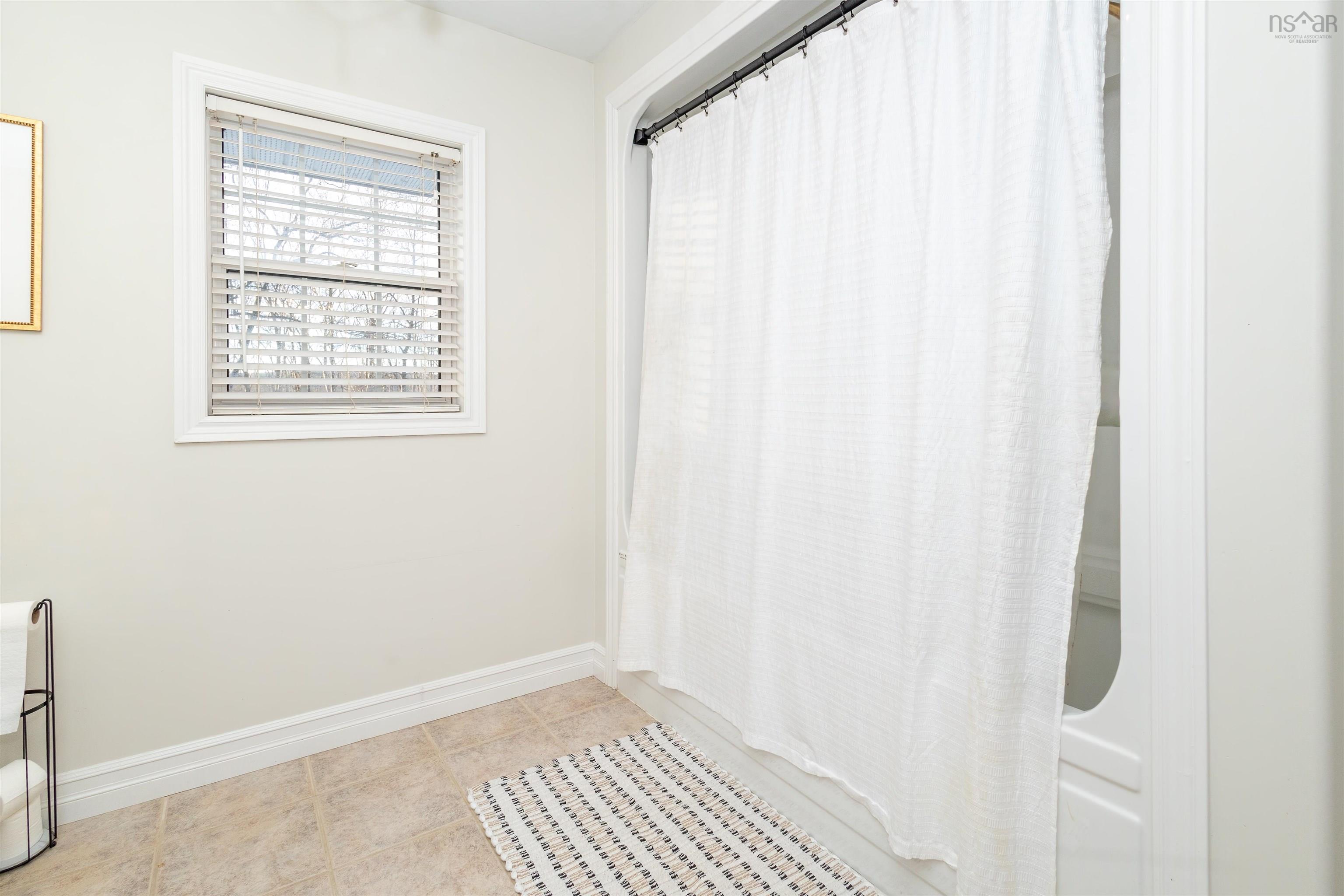 $789,000.00: 7 Delta Drive, Howie Centre