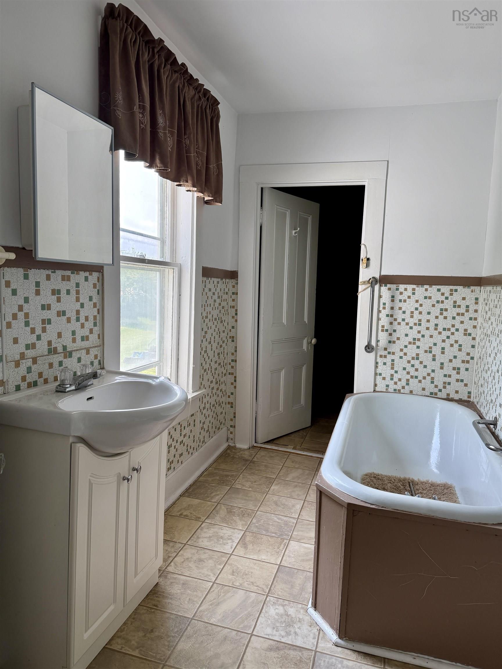 $165,000.00: 14 Judge Fulton Road, Bass River