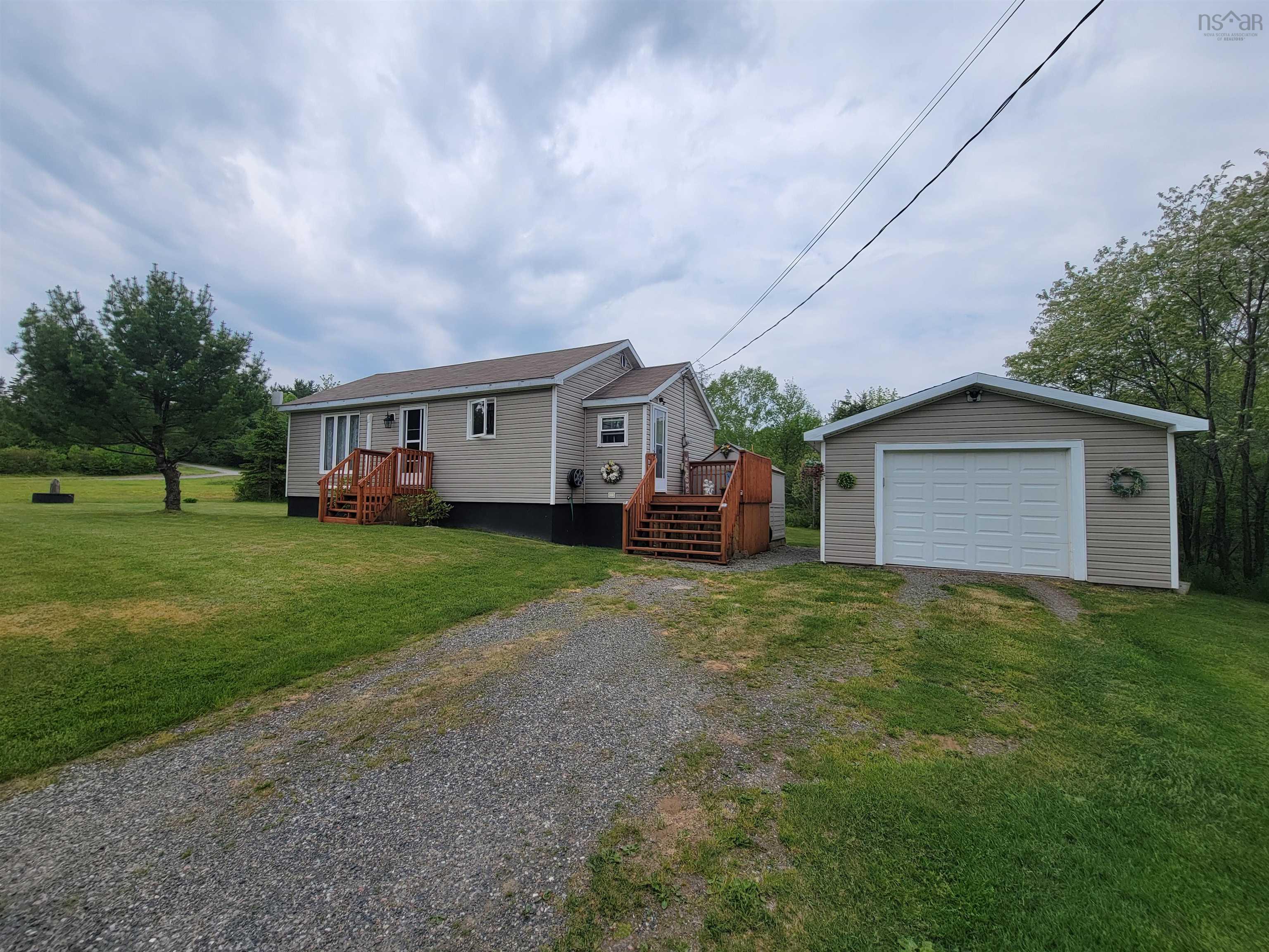 $299,900.00: 3518 Grand Mira North Road, Sandfield