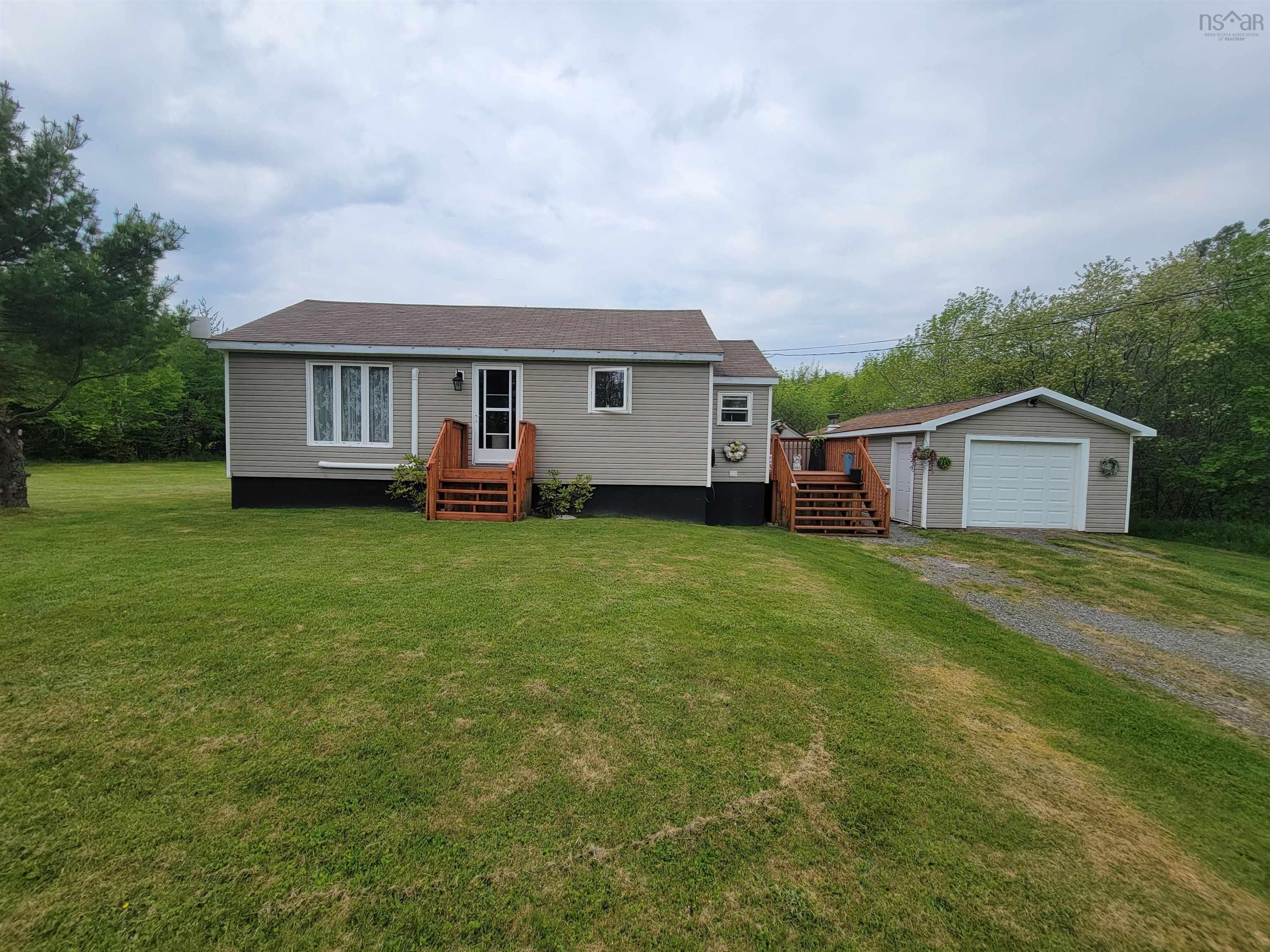 $299,900.00: 3518 Grand Mira North Road, Sandfield