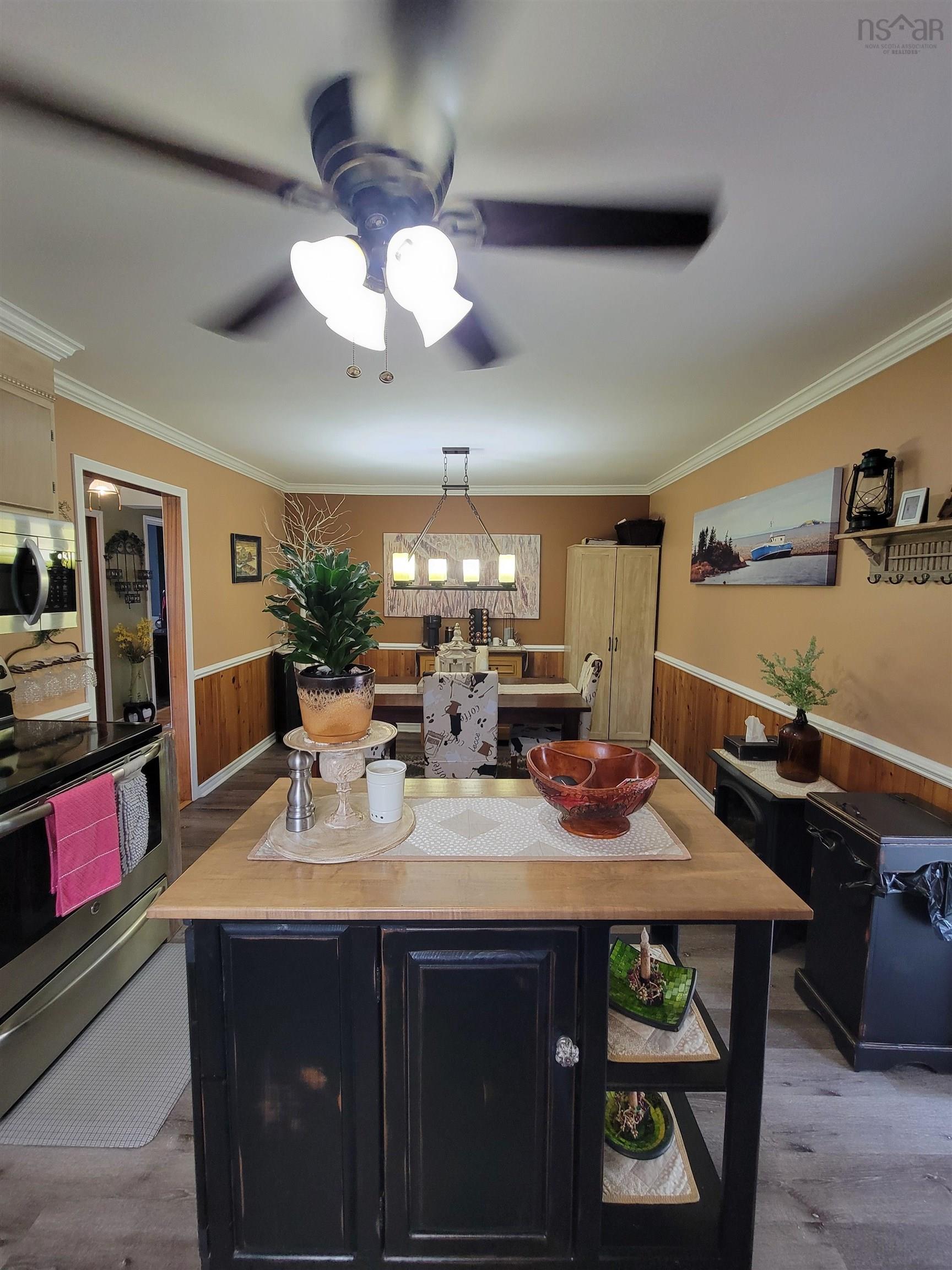 $299,900.00: 3518 Grand Mira North Road, Sandfield