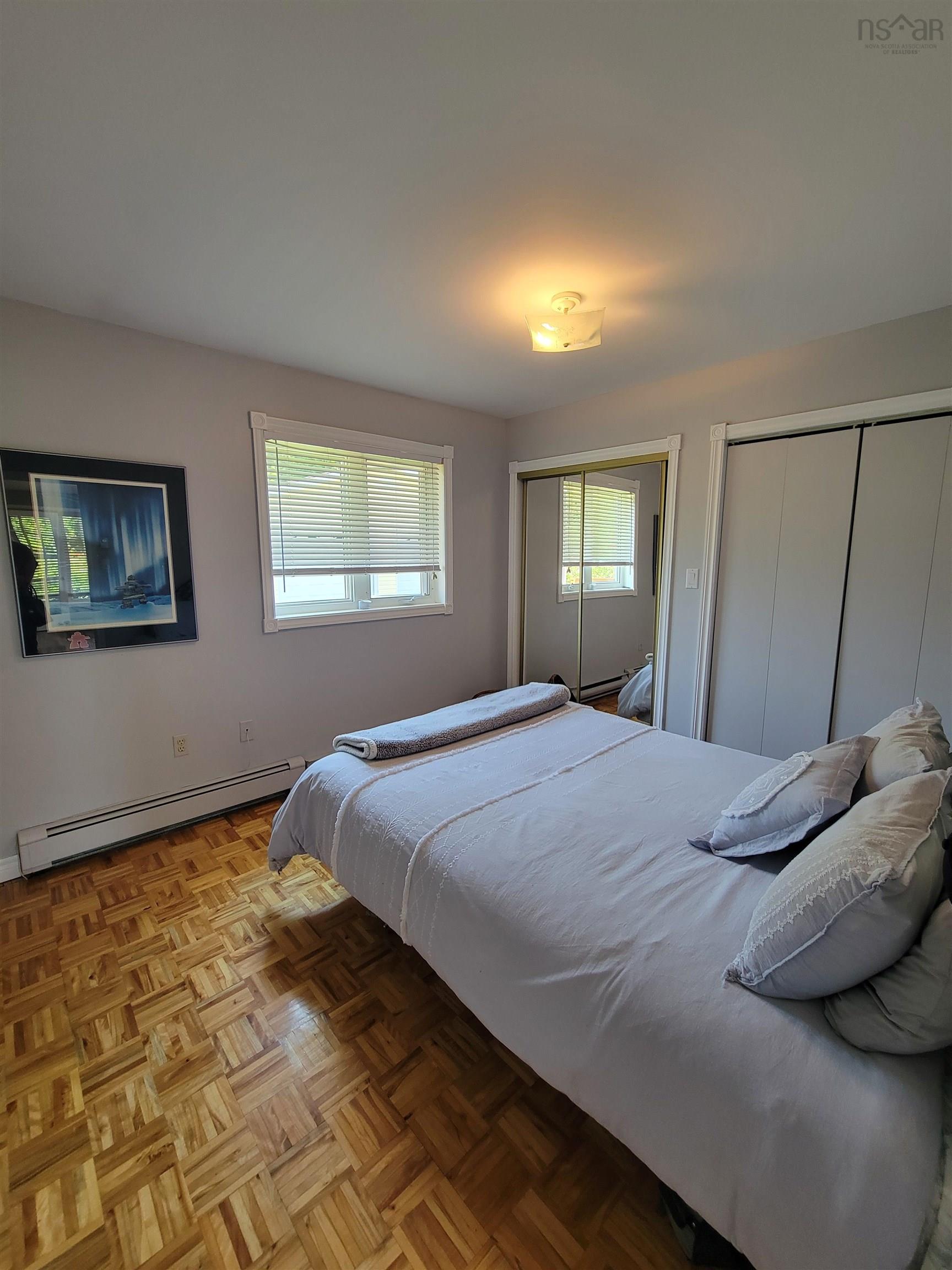 $449,900.00: 17 Hallmark Crescent Crescent, Howie Centre