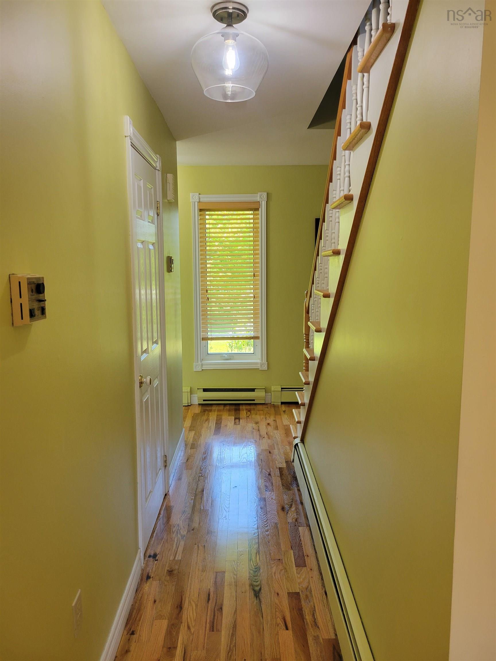 $449,900.00: 17 Hallmark Crescent Crescent, Howie Centre