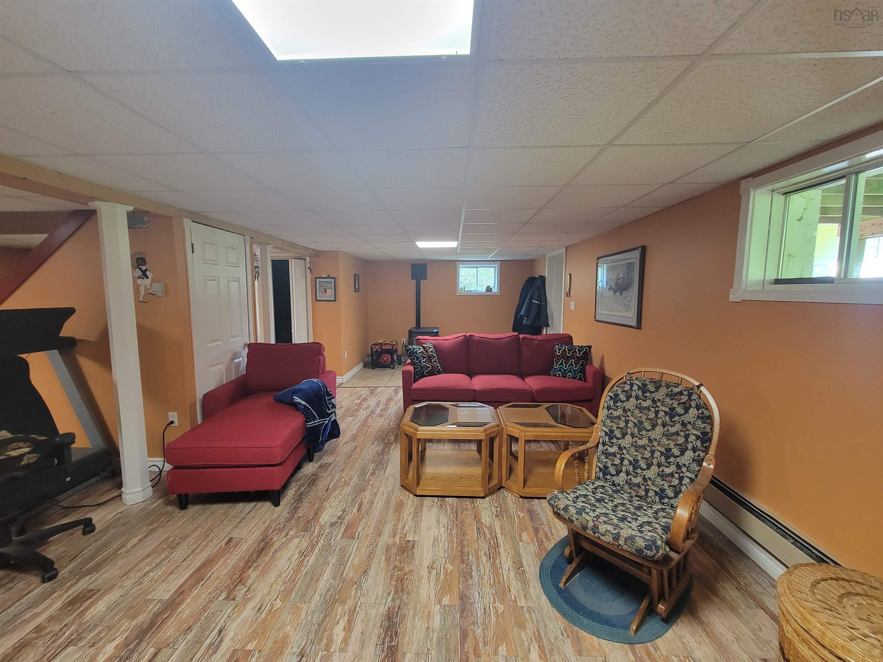 $449,900.00: 17 Hallmark Crescent Crescent, Howie Centre