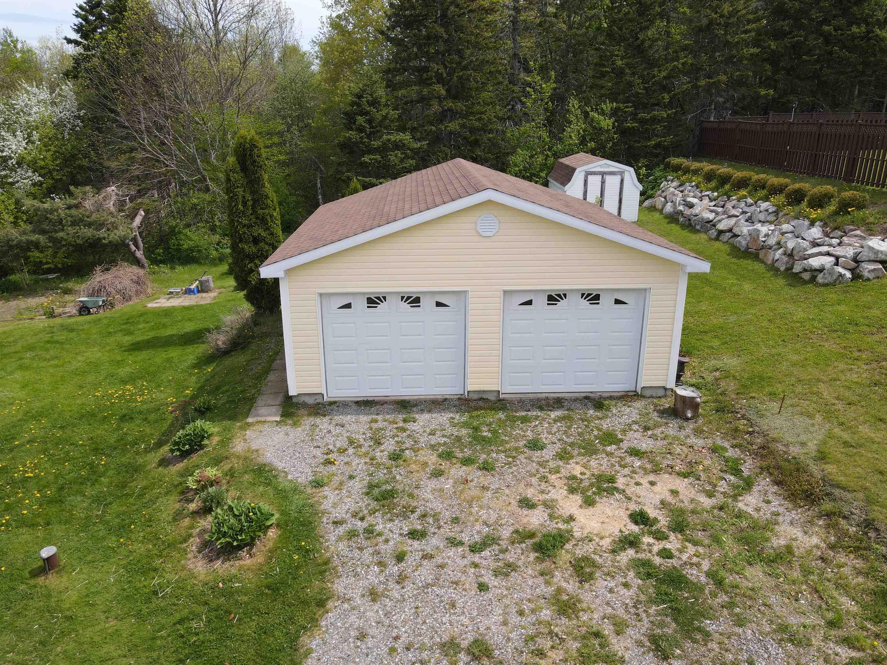 $449,900.00: 17 Hallmark Crescent Crescent, Howie Centre