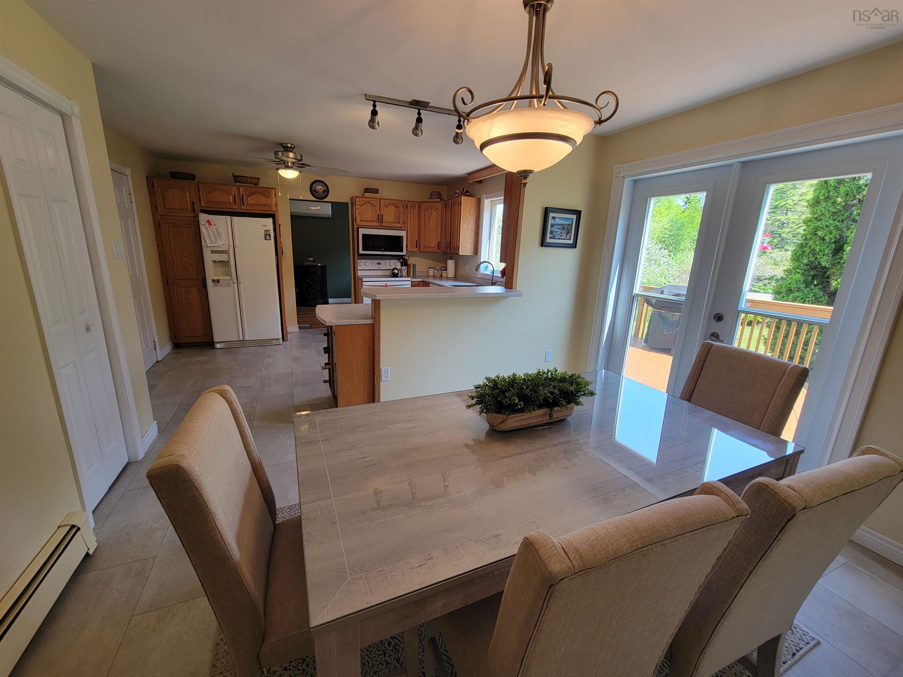 $449,900.00: 17 Hallmark Crescent Crescent, Howie Centre