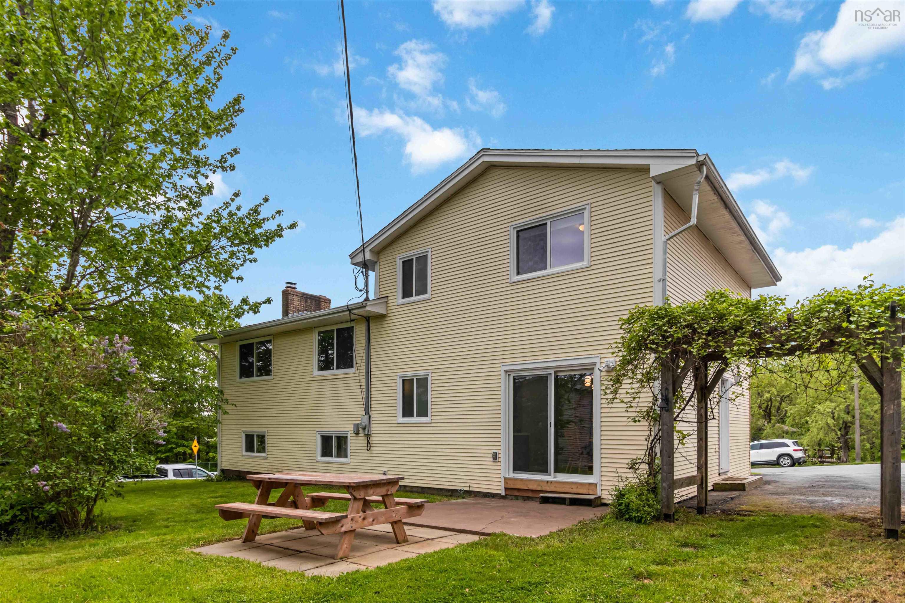 $499,900.00: 3 Saratoga Drive, Lower Sackville
