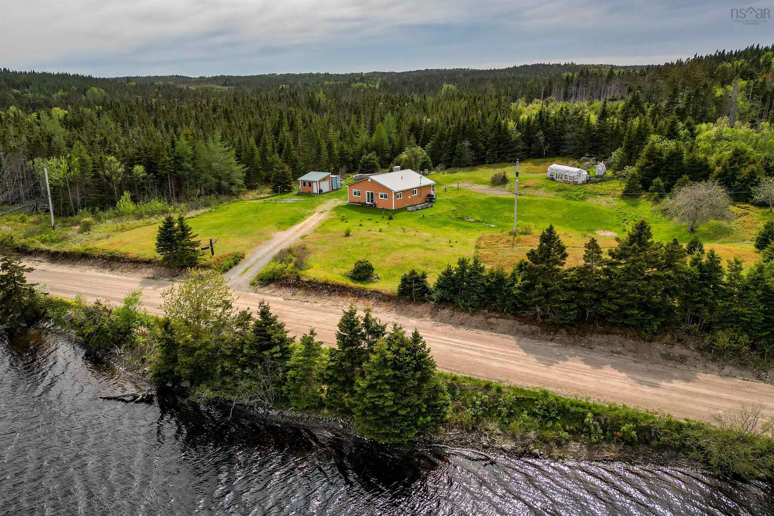 $349,900.00: 60 West Side Grand River Road, Grand River