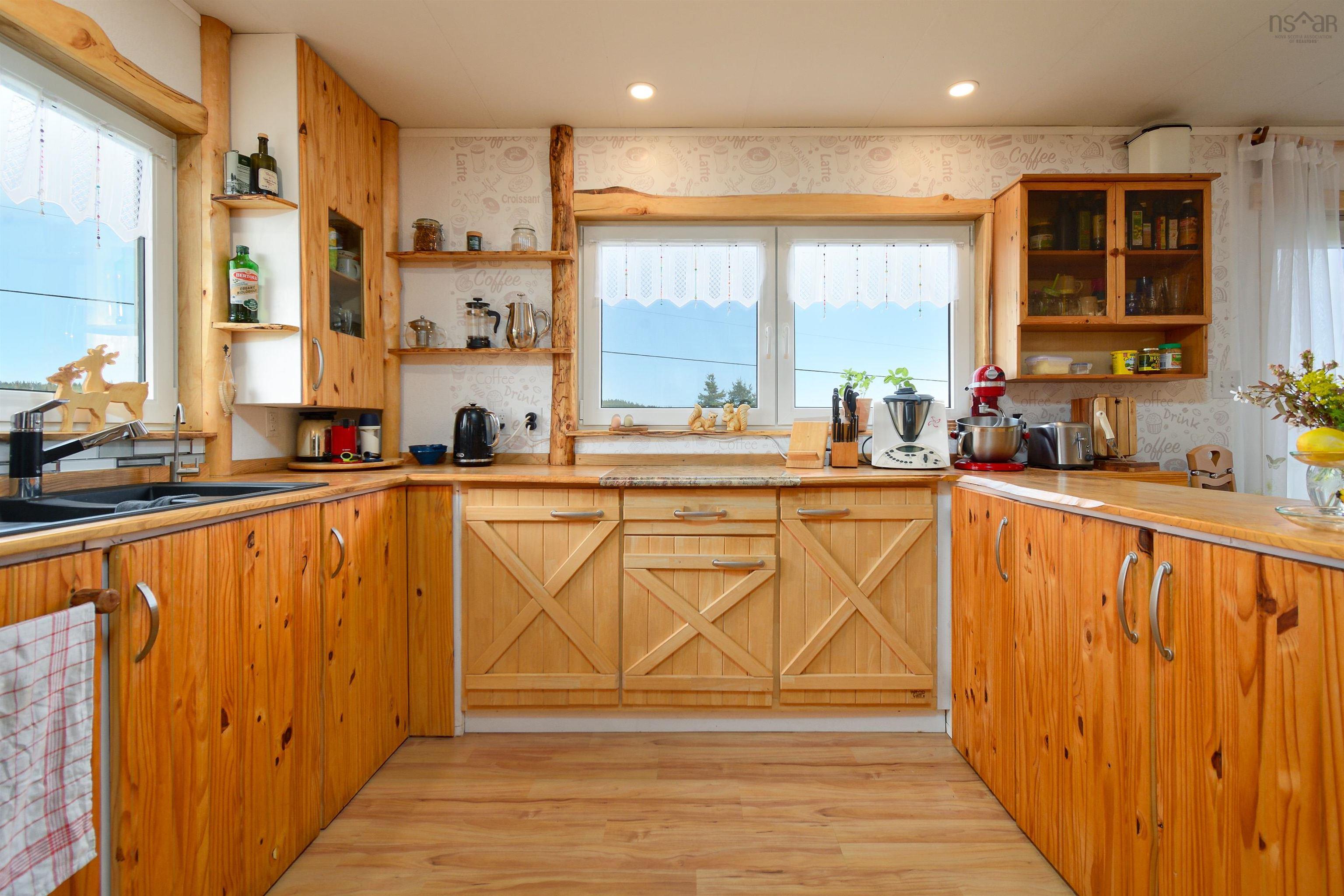 $349,900.00: 60 West Side Grand River Road, Grand River