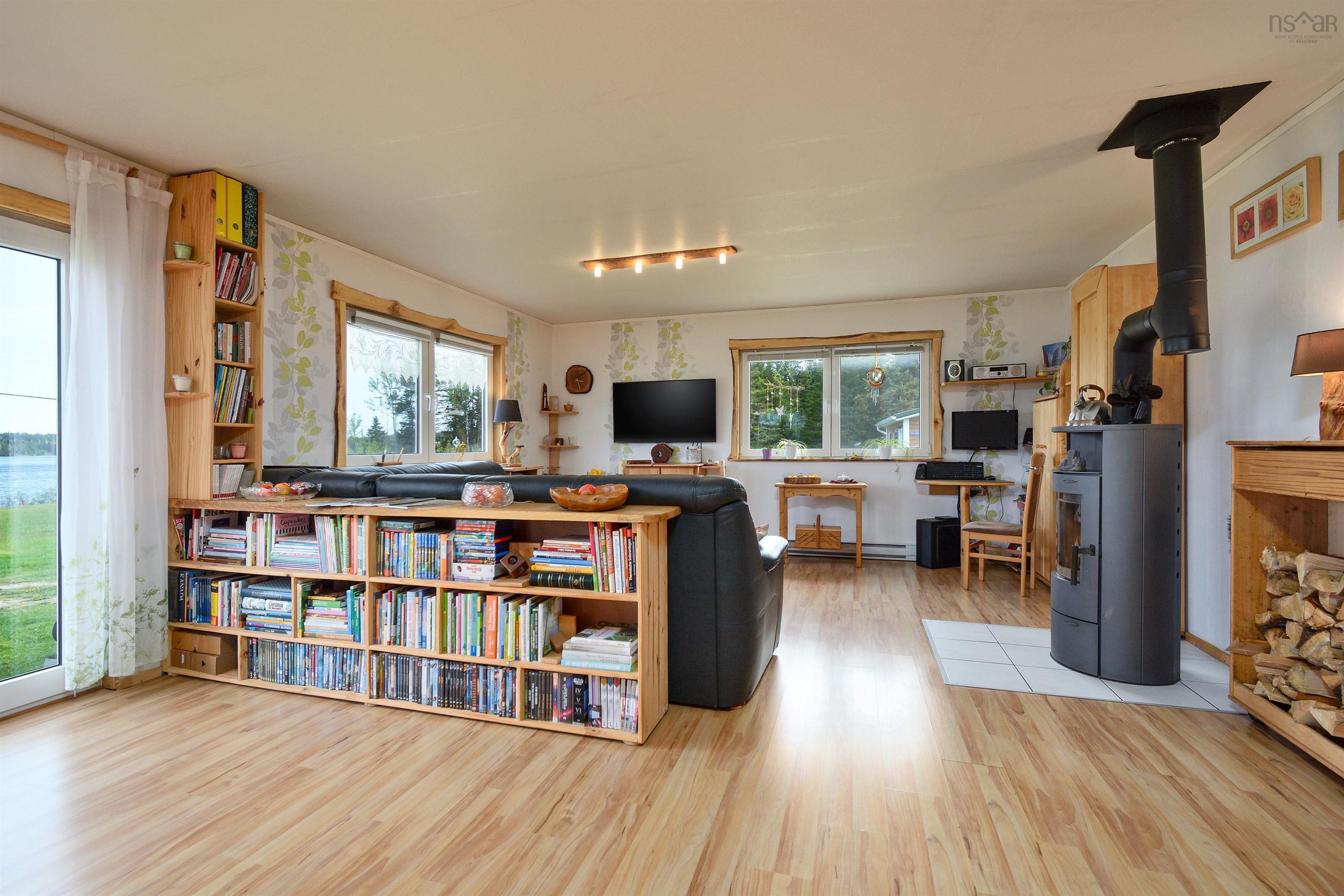 $349,900.00: 60 West Side Grand River Road, Grand River