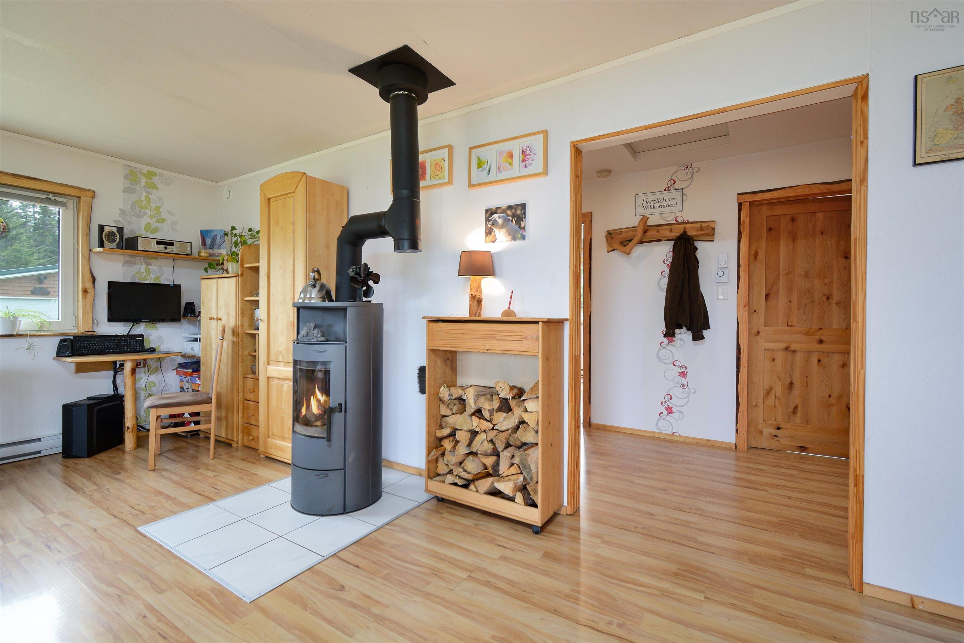 $349,900.00: 60 West Side Grand River Road, Grand River