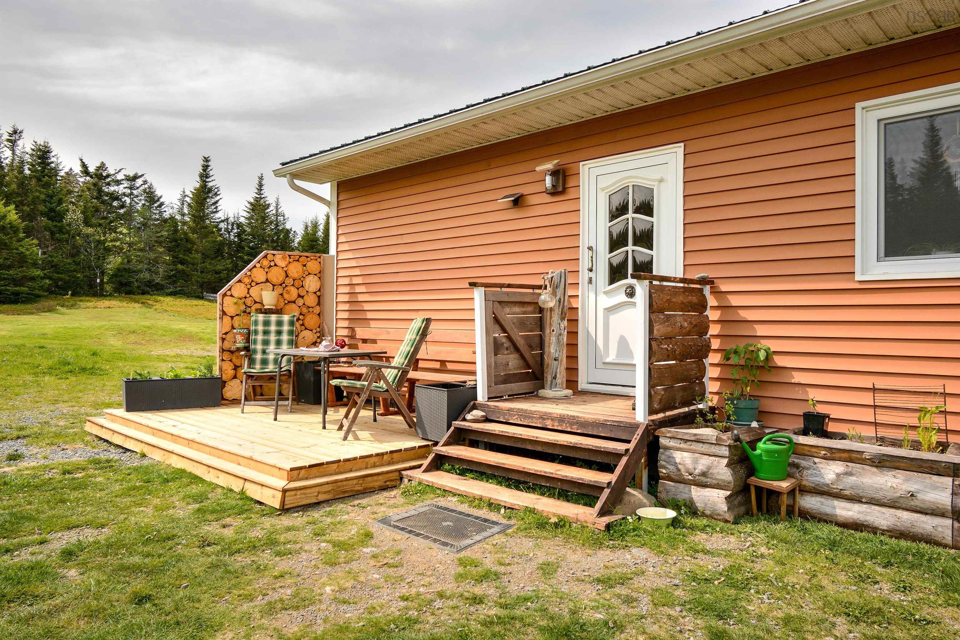 $349,900.00: 60 West Side Grand River Road, Grand River