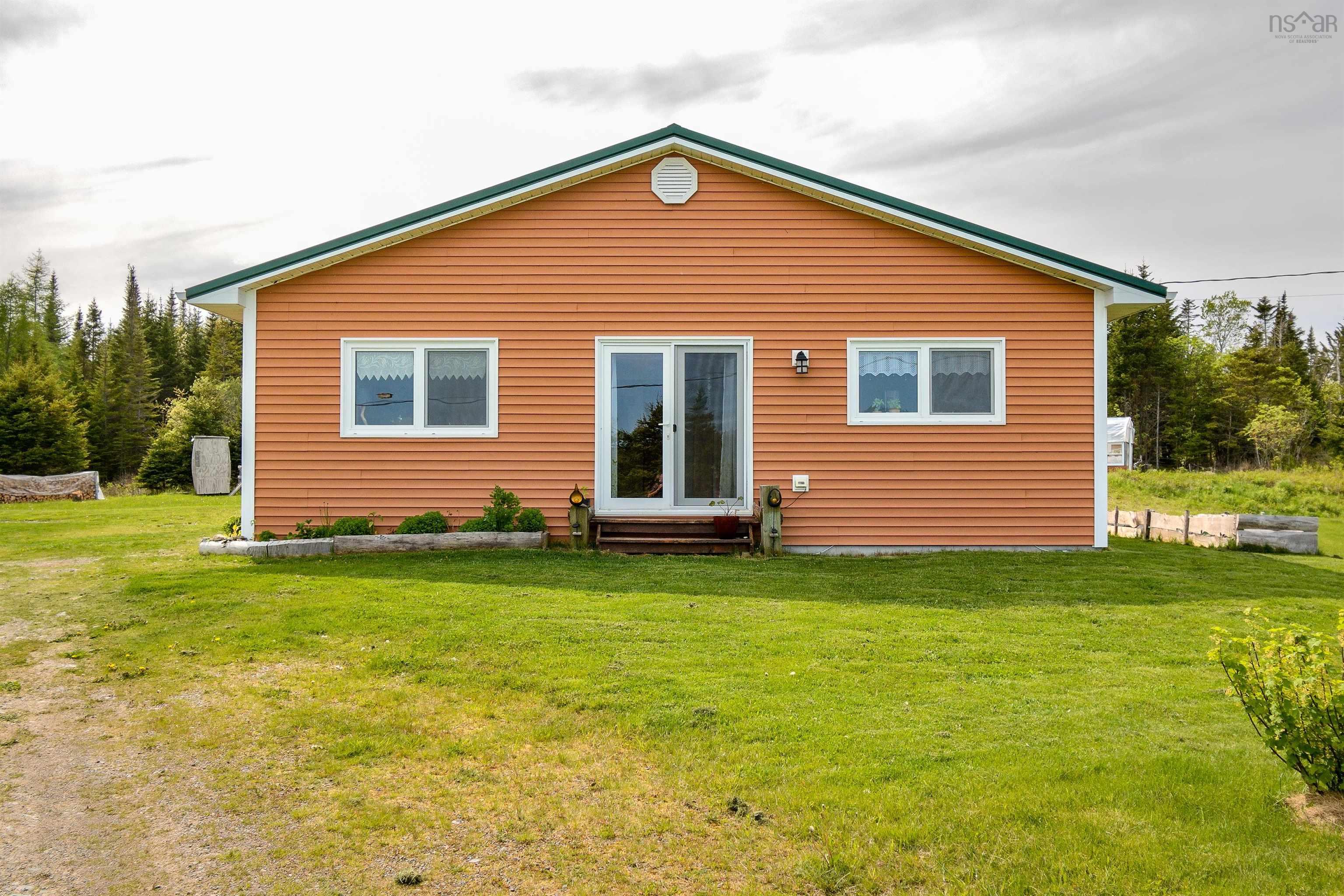 $349,900.00: 60 West Side Grand River Road, Grand River